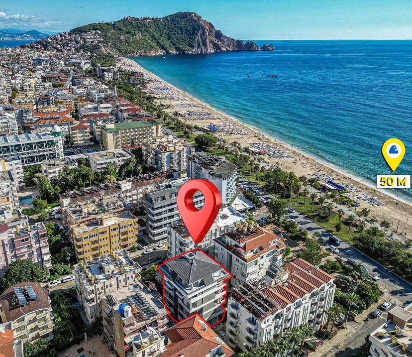 Luxury 1+1 Apartment with Castle and Mountain Views in Alanya Center