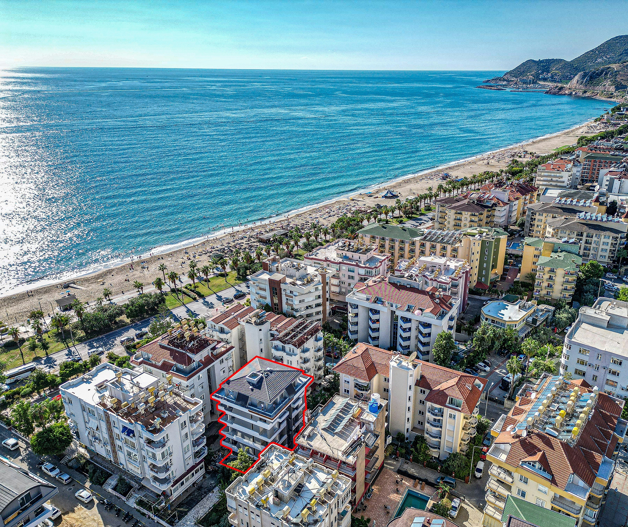 Luxury 1+1 Apartment with Castle and Mountain Views in Alanya Center