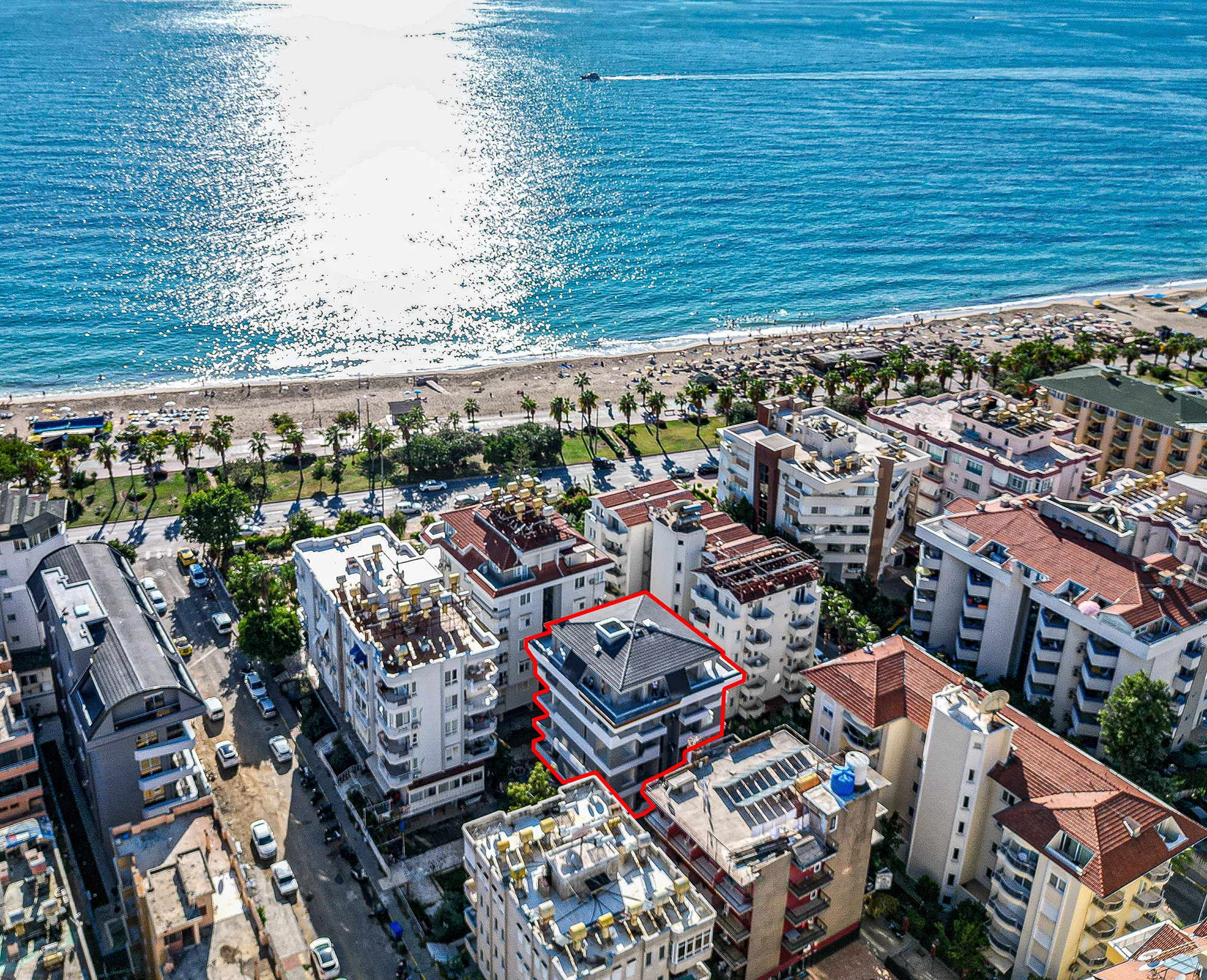 Luxury 1+1 Apartment with Castle and Mountain Views in Alanya Center