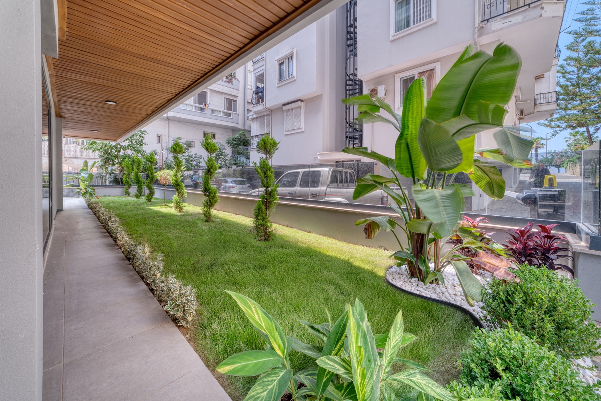 Luxury 1+1 Apartment with Castle and Mountain Views in Alanya Center