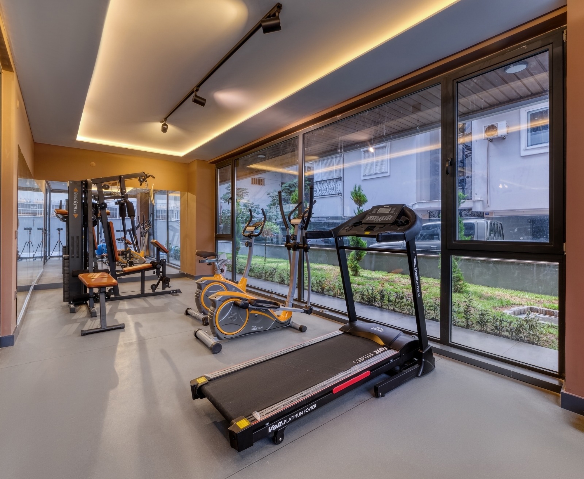 Luxury 1+1 Apartment with Castle and Mountain Views in Alanya Center