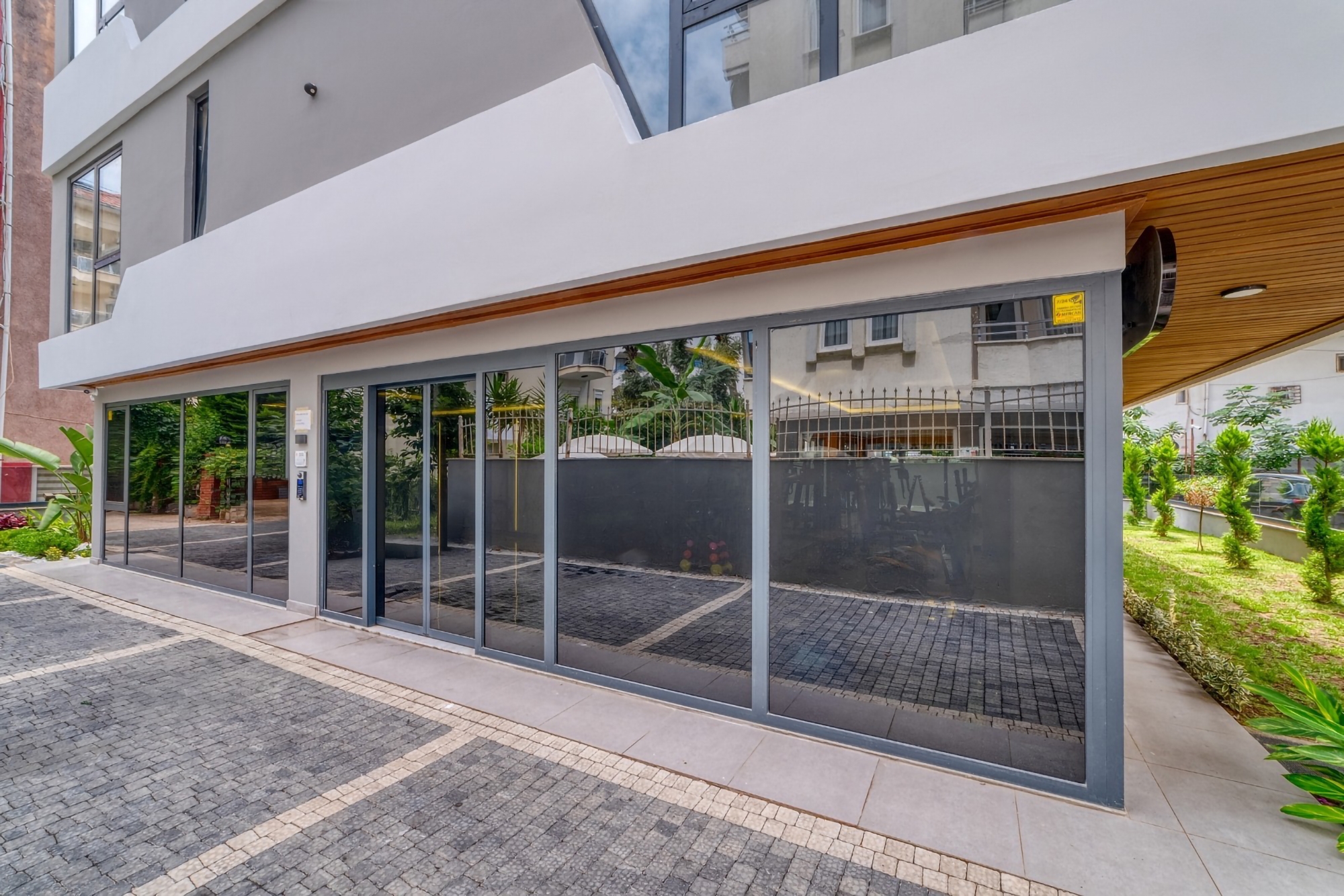 Luxury 1+1 Apartment with Castle and Mountain Views in Alanya Center