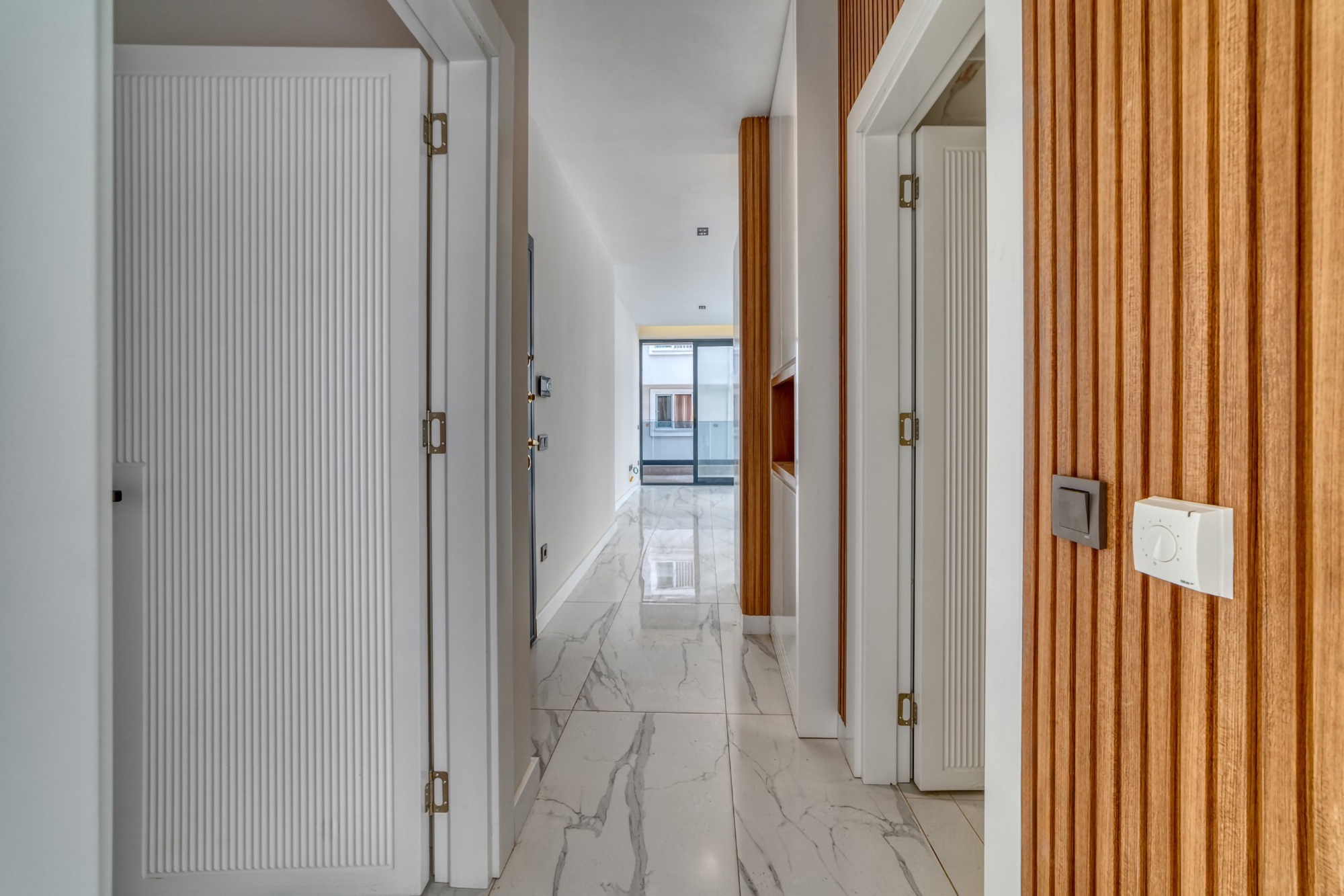 Luxury 1+1 Apartment with Castle and Mountain Views in Alanya Center