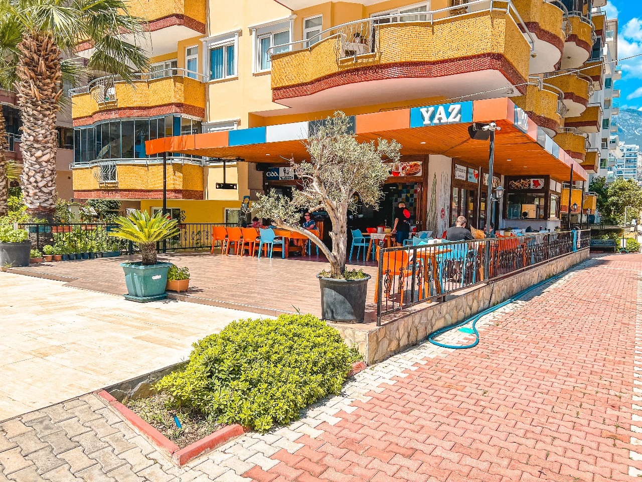 Lovely furnished 2-bedroom apartment with a sea view in Mamhutlar