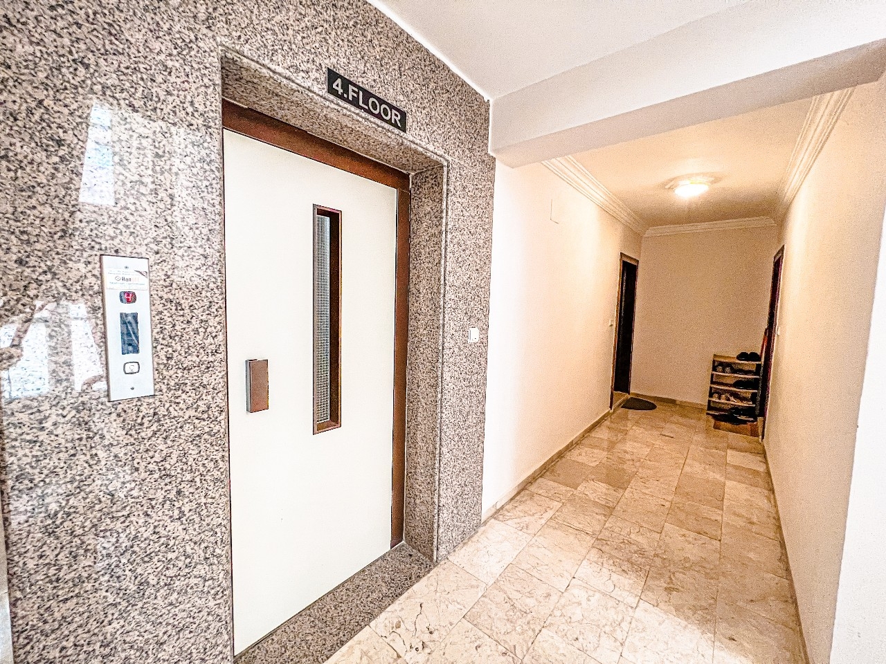 Lovely furnished 2-bedroom apartment with a sea view in Mamhutlar
