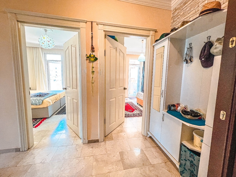 Lovely furnished 2-bedroom apartment with a sea view in Mamhutlar