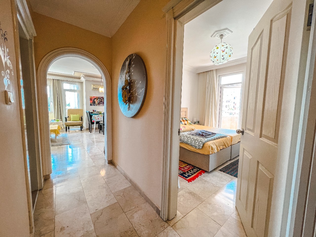 Lovely furnished 2-bedroom apartment with a sea view in Mamhutlar