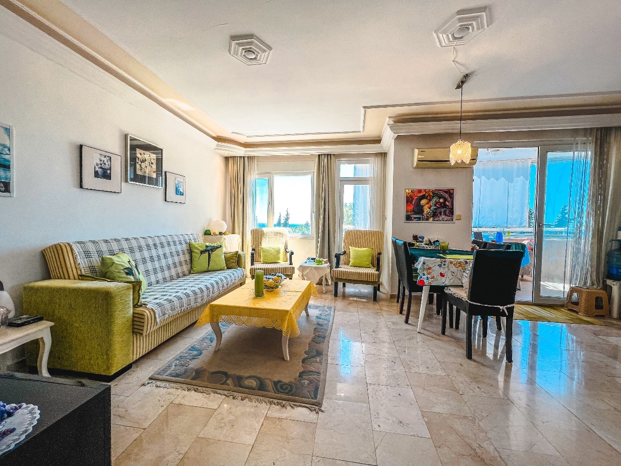 Lovely furnished 2-bedroom apartment with a sea view in Mamhutlar