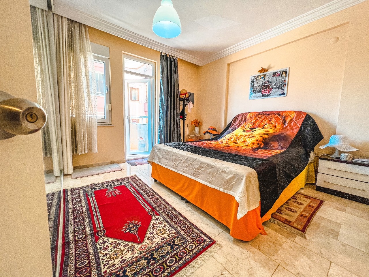 Lovely furnished 2-bedroom apartment with a sea view in Mamhutlar