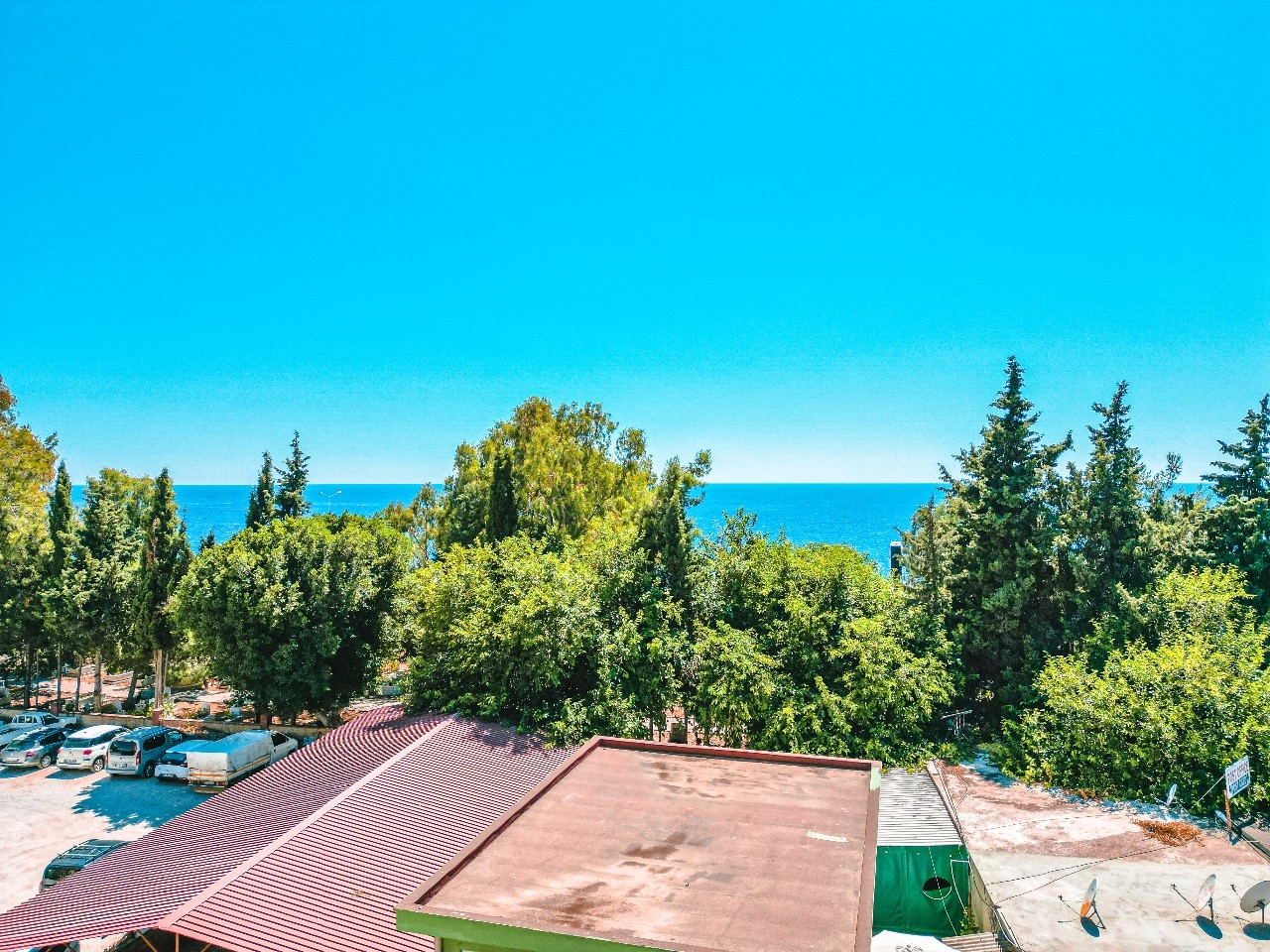Lovely furnished 2-bedroom apartment with a sea view in Mamhutlar
