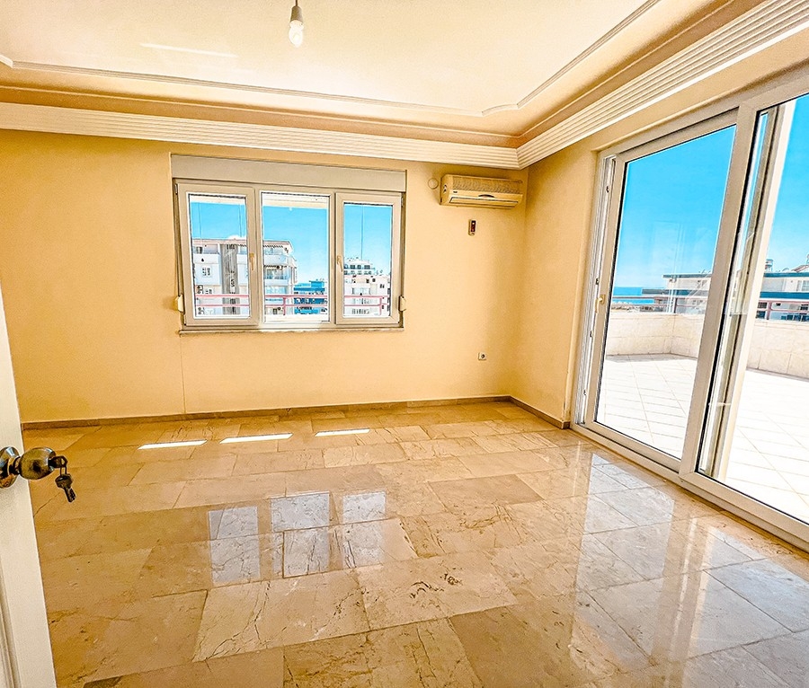 4+1 Penthouse med Hav- og Bjergudsigt i Alanya, Mahmutlar