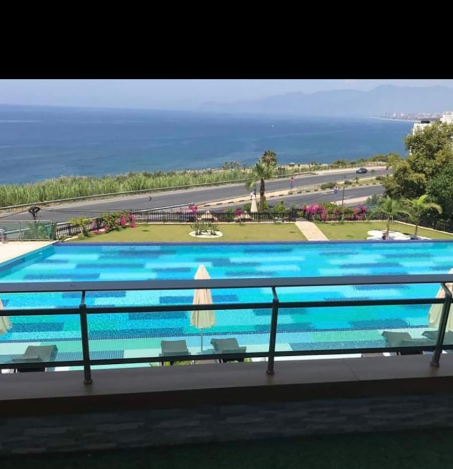 Exlusive apartment on the beachfront in Kargicak, Alanya