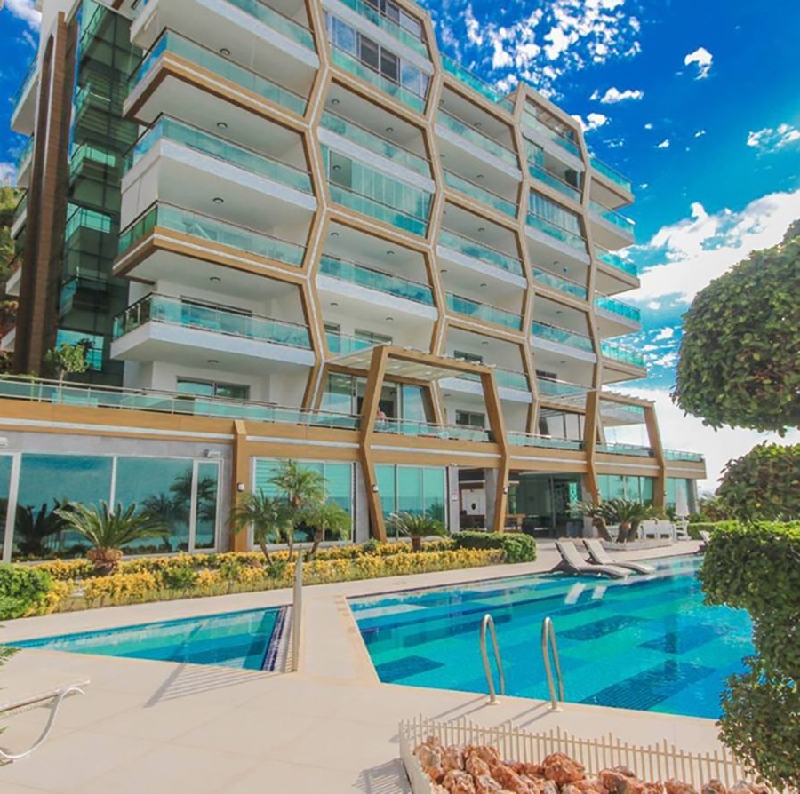 Exlusive apartment on the beachfront in Kargicak, Alanya