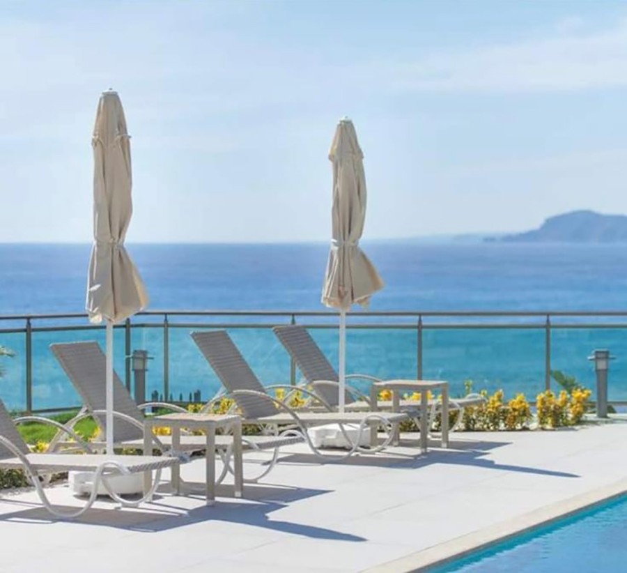Exlusive apartment on the beachfront in Kargicak, Alanya