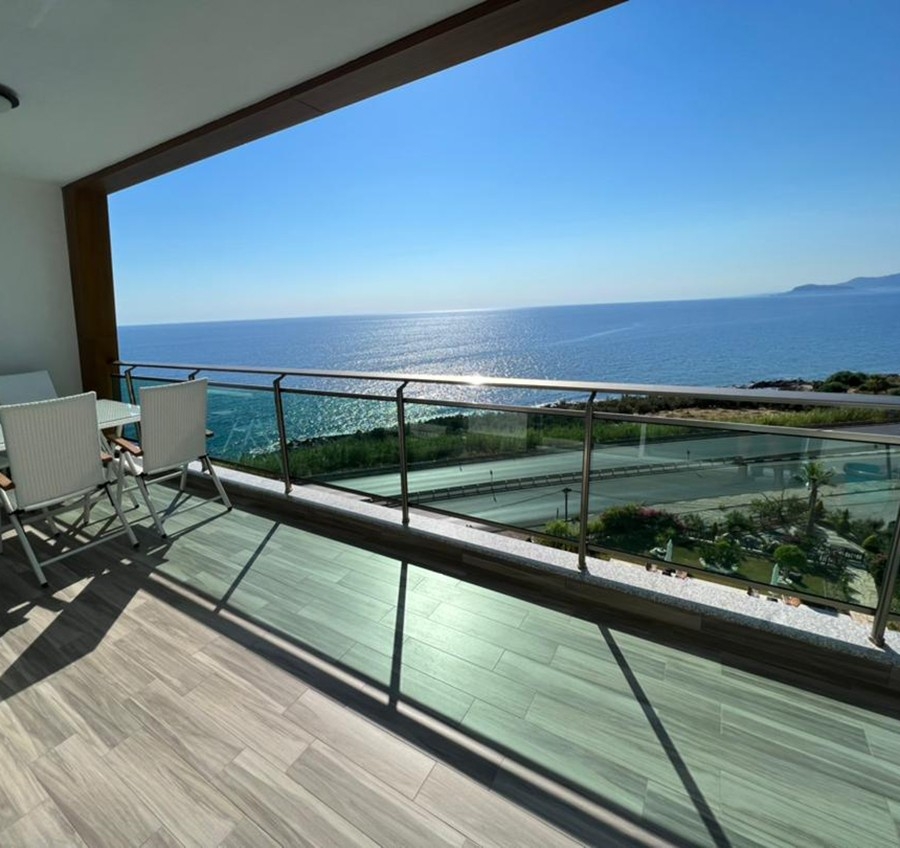 Exlusive apartment on the beachfront in Kargicak, Alanya