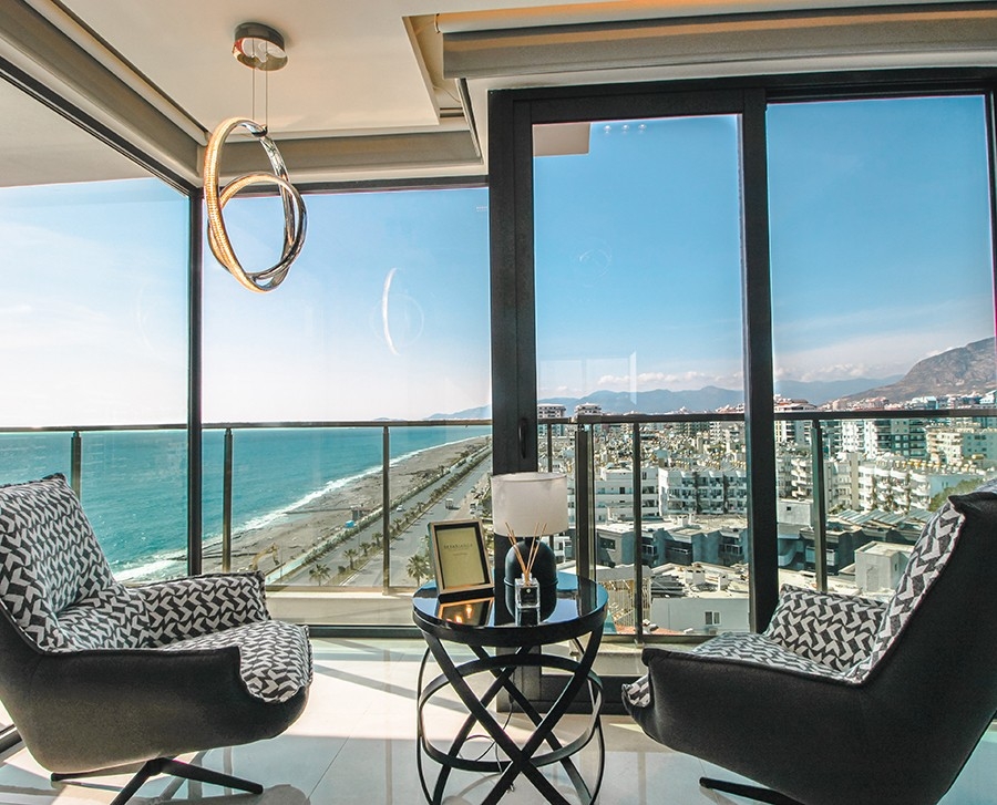 Luxury 2-bedroom beachfront apartment in Mahmutlar
