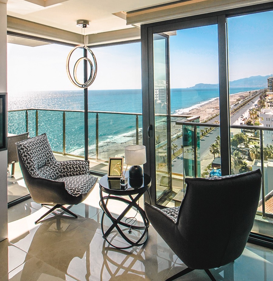 Luxury 2-bedroom beachfront apartment in Mahmutlar