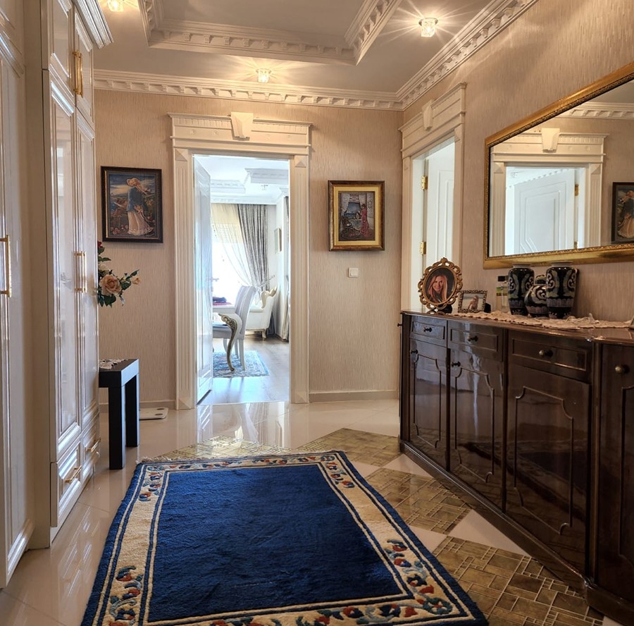 Furnished 3+1 luxury apartment right by the sea in Alanya