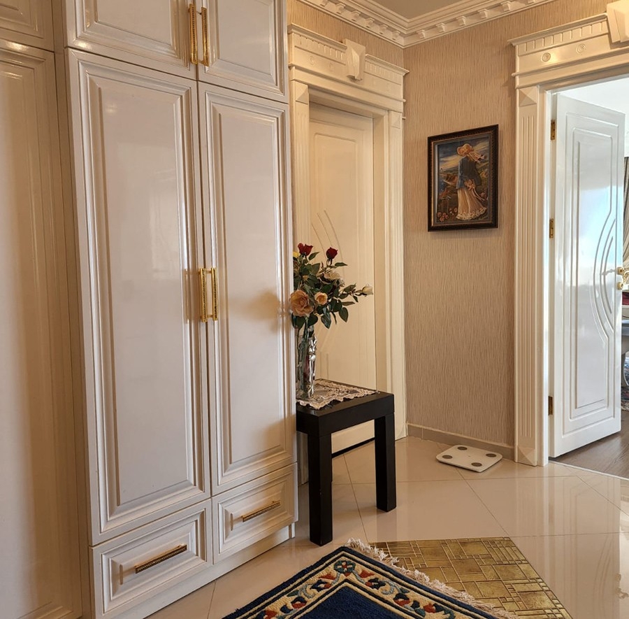 Furnished 3+1 luxury apartment right by the sea in Alanya