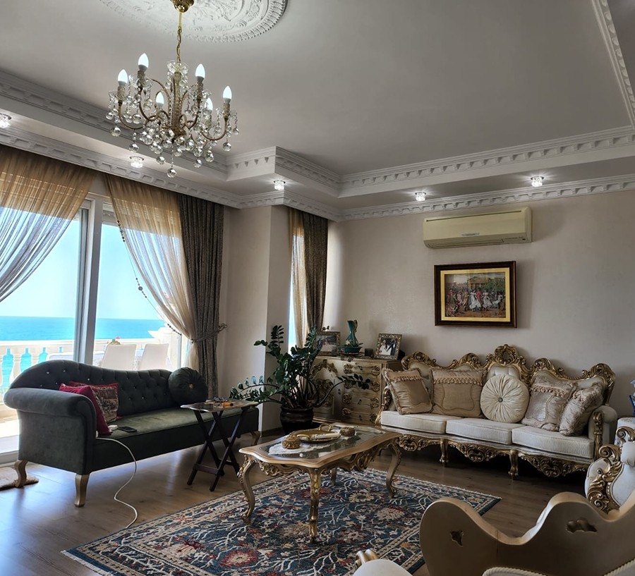 Furnished 3+1 luxury apartment right by the sea in Alanya