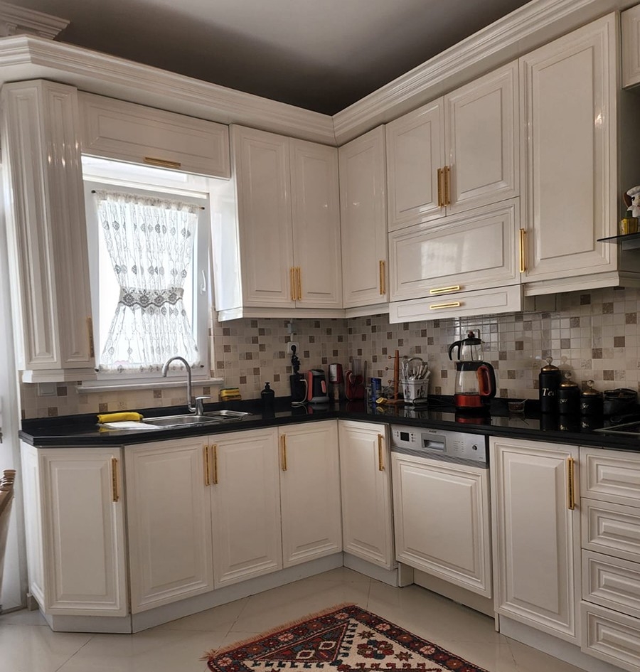 Furnished 3+1 luxury apartment right by the sea in Alanya