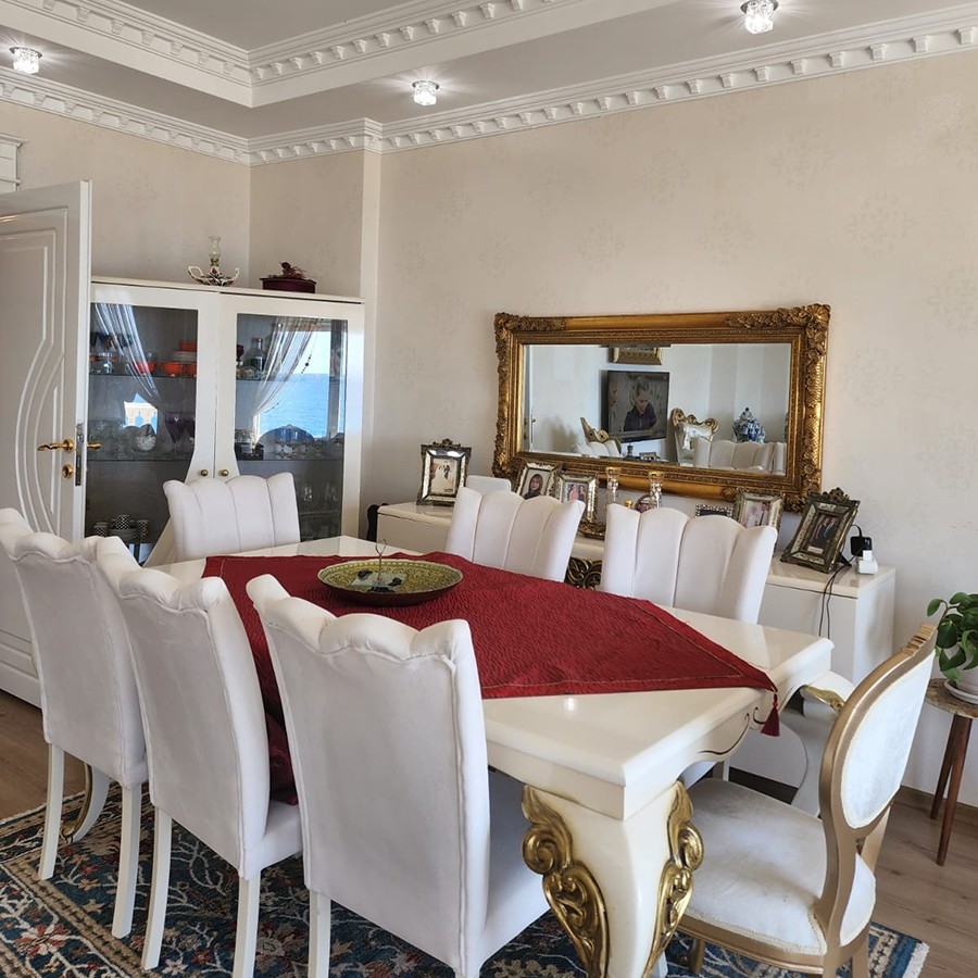 Furnished 3+1 luxury apartment right by the sea in Alanya
