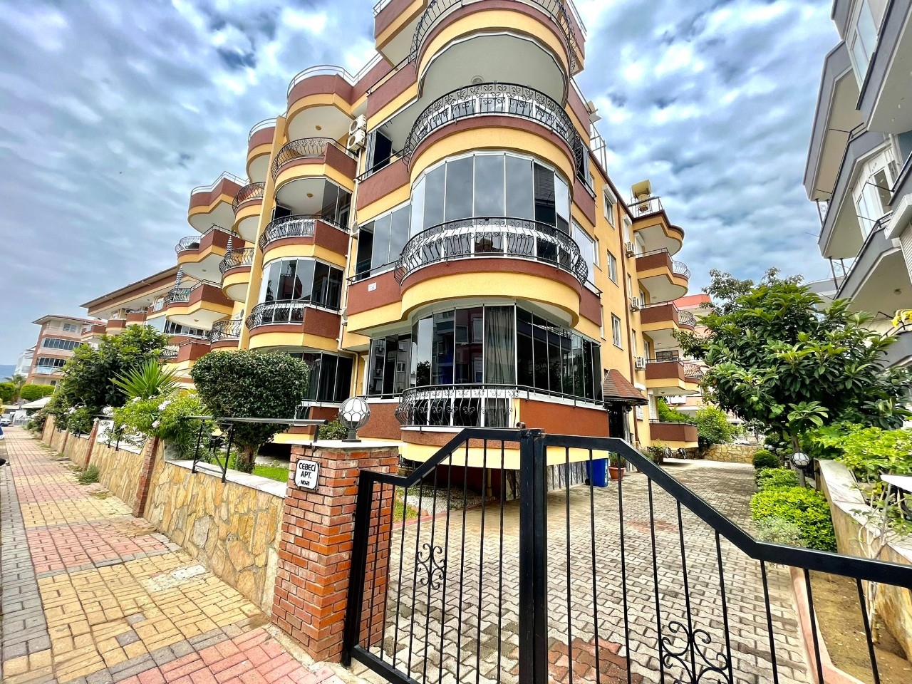 2+1 Wohnung mit Bergblick in Oba, Alanya