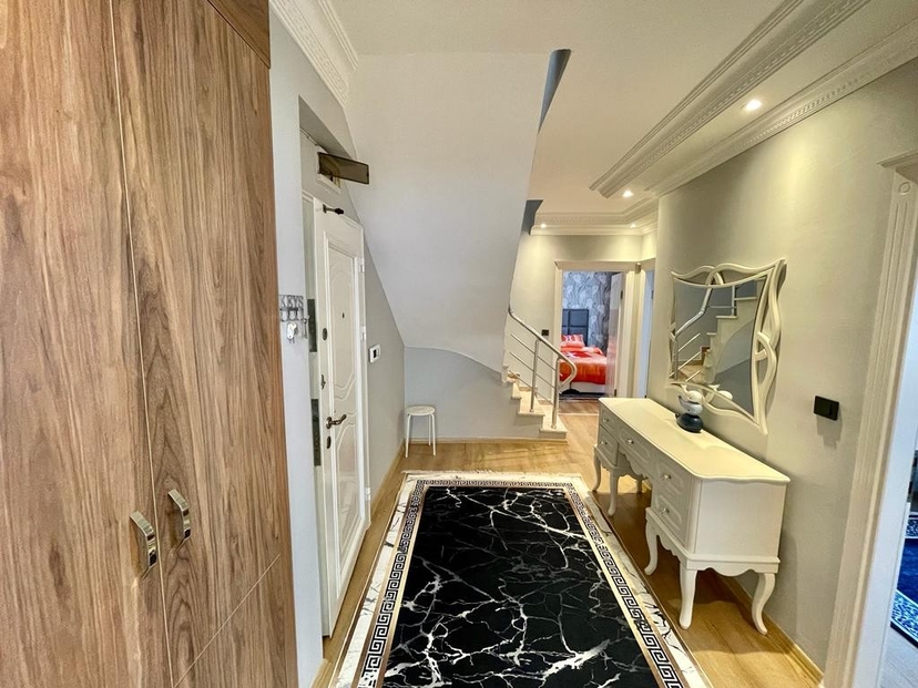 Romslig 3+1 Penthouse med Fjellutsikt i Alanya - Oba