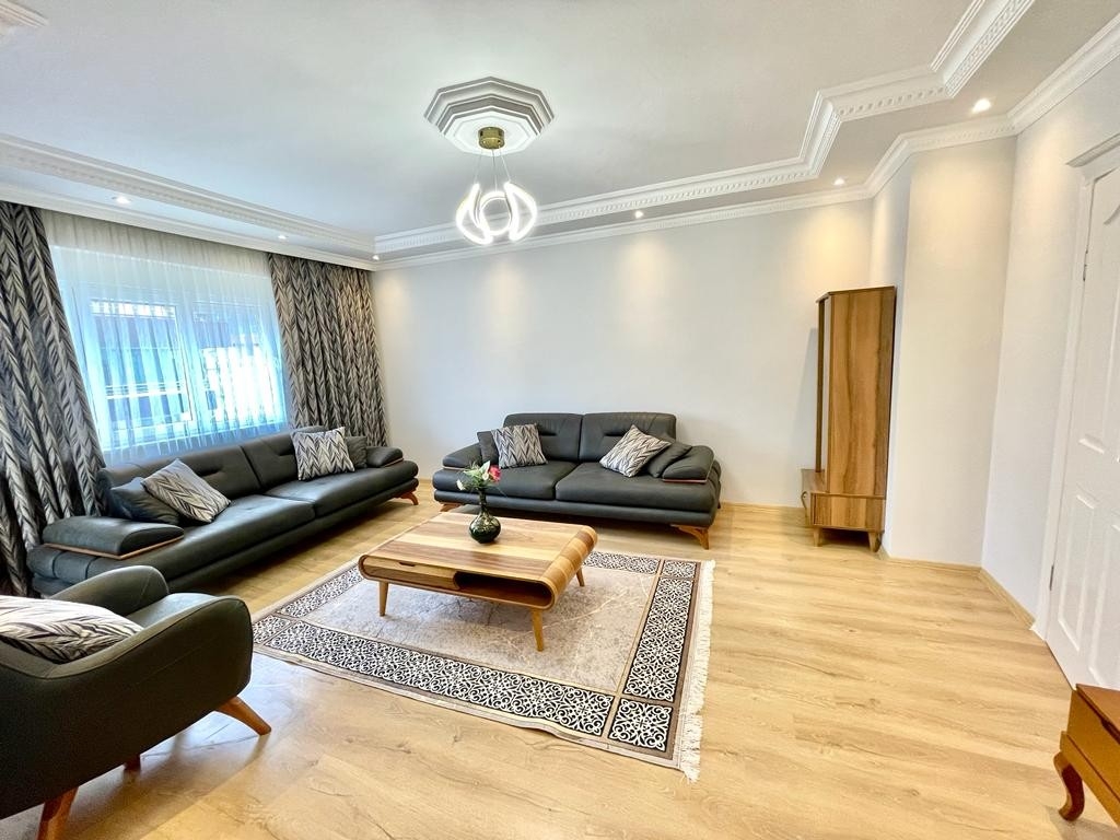 Romslig 3+1 Penthouse med Fjellutsikt i Alanya - Oba