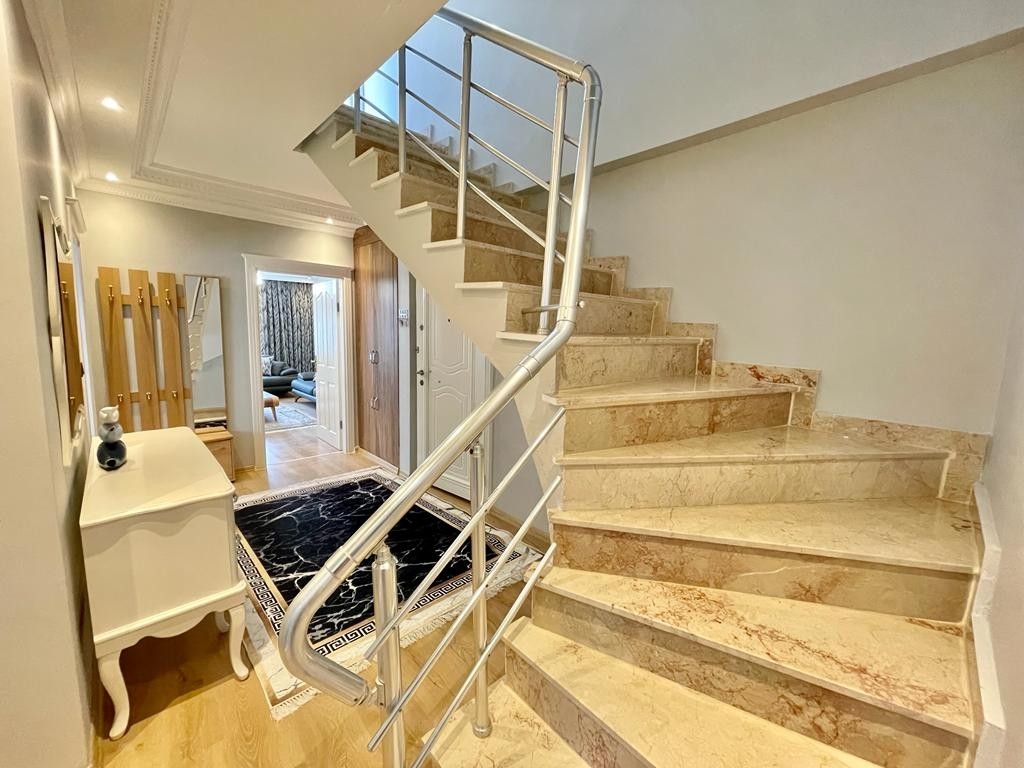 Romslig 3+1 Penthouse med Fjellutsikt i Alanya - Oba