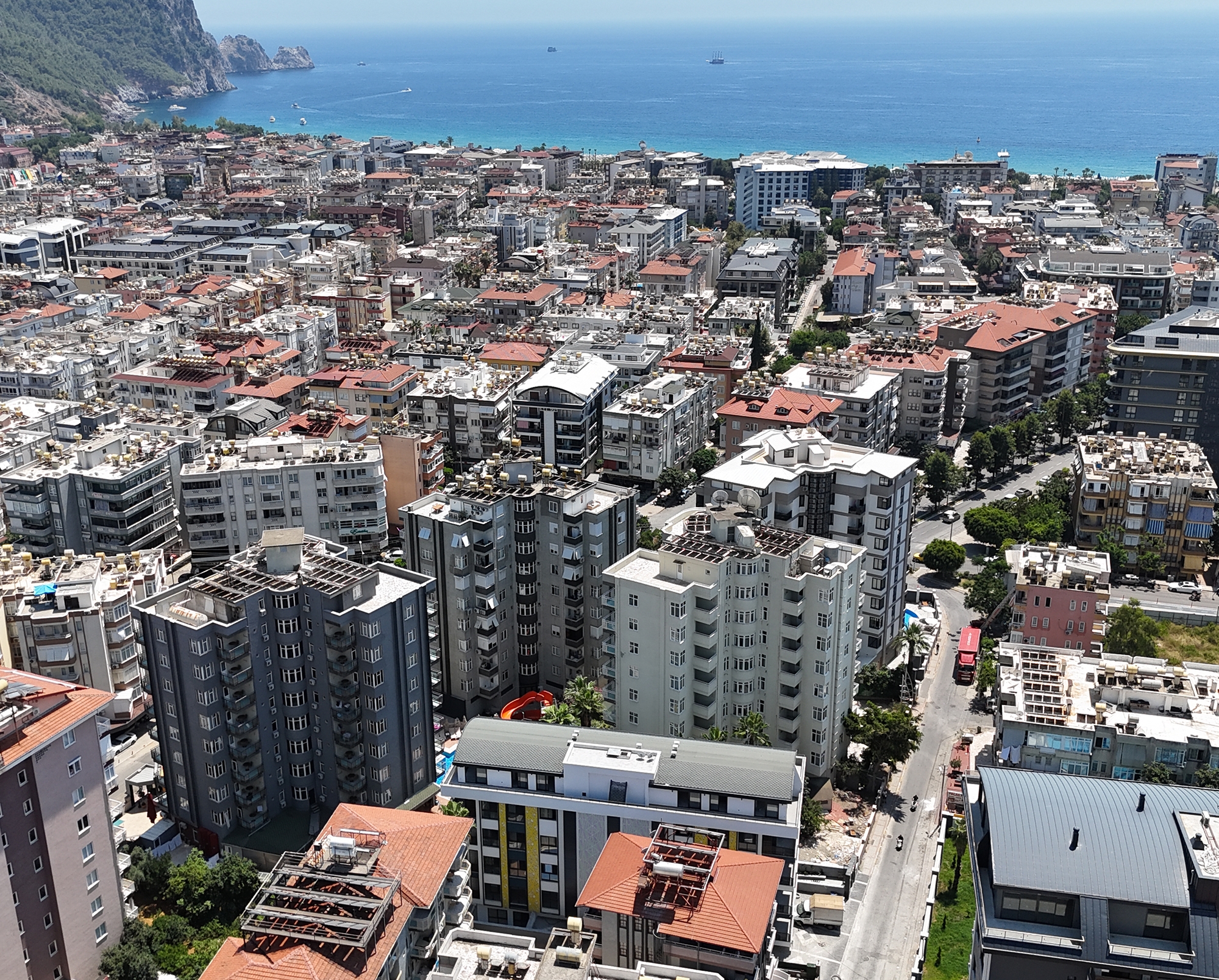 Luksuriøs 2+1 Lejlighed med Slot og Bjergudsigt, Alanya Centrum