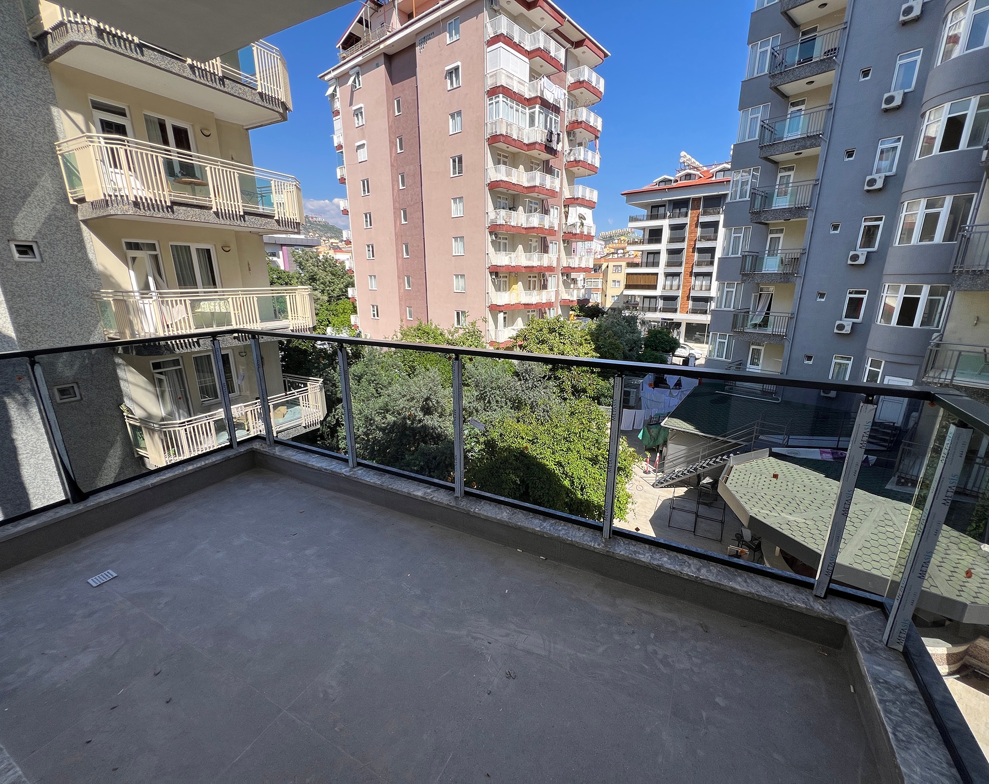 Luksuriøs 2+1 Lejlighed med Slot og Bjergudsigt, Alanya Centrum