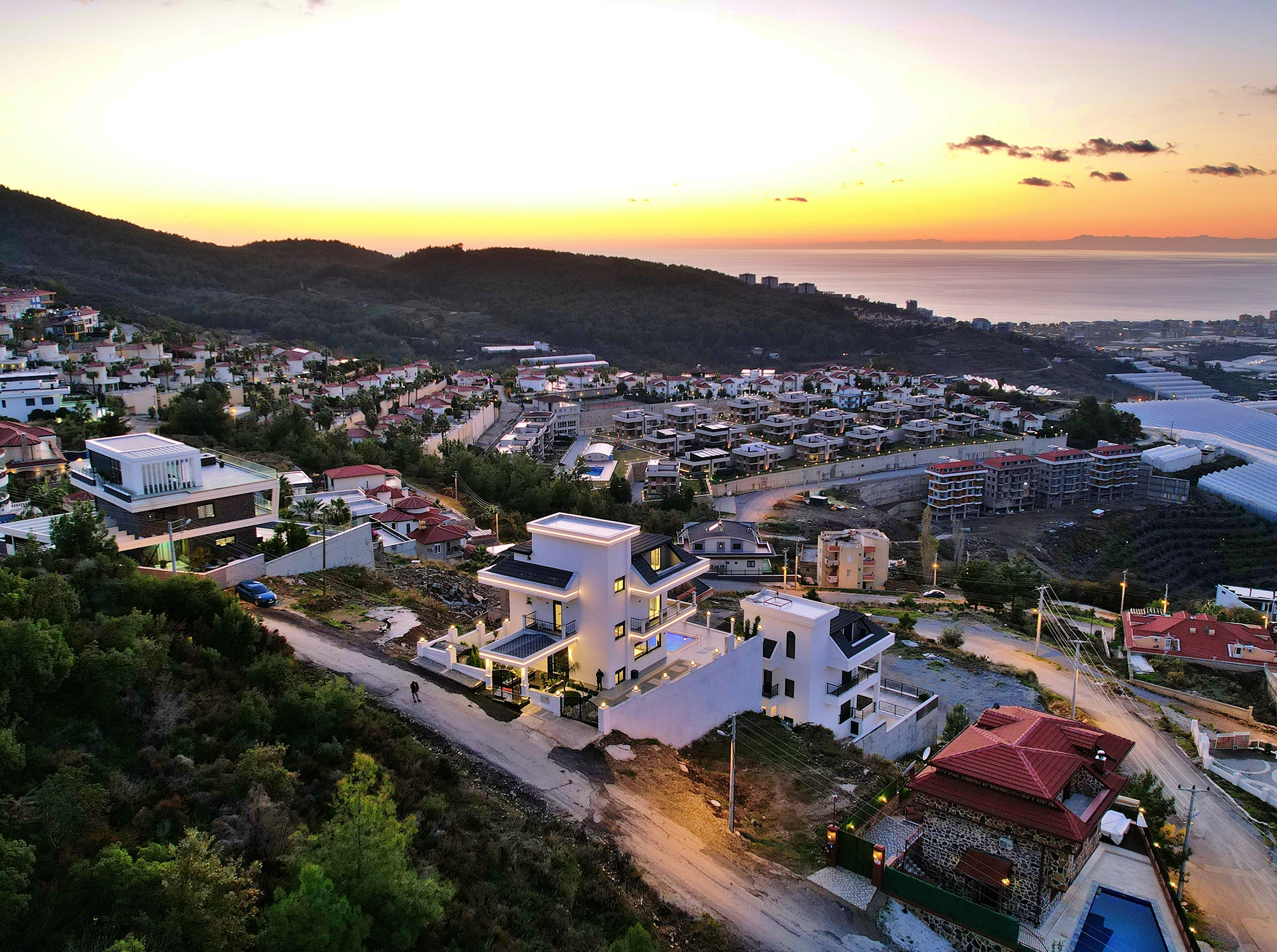 Luxuriöse 4+1 Villa mit atemberaubendem Blick in Kargicak, Alanya
