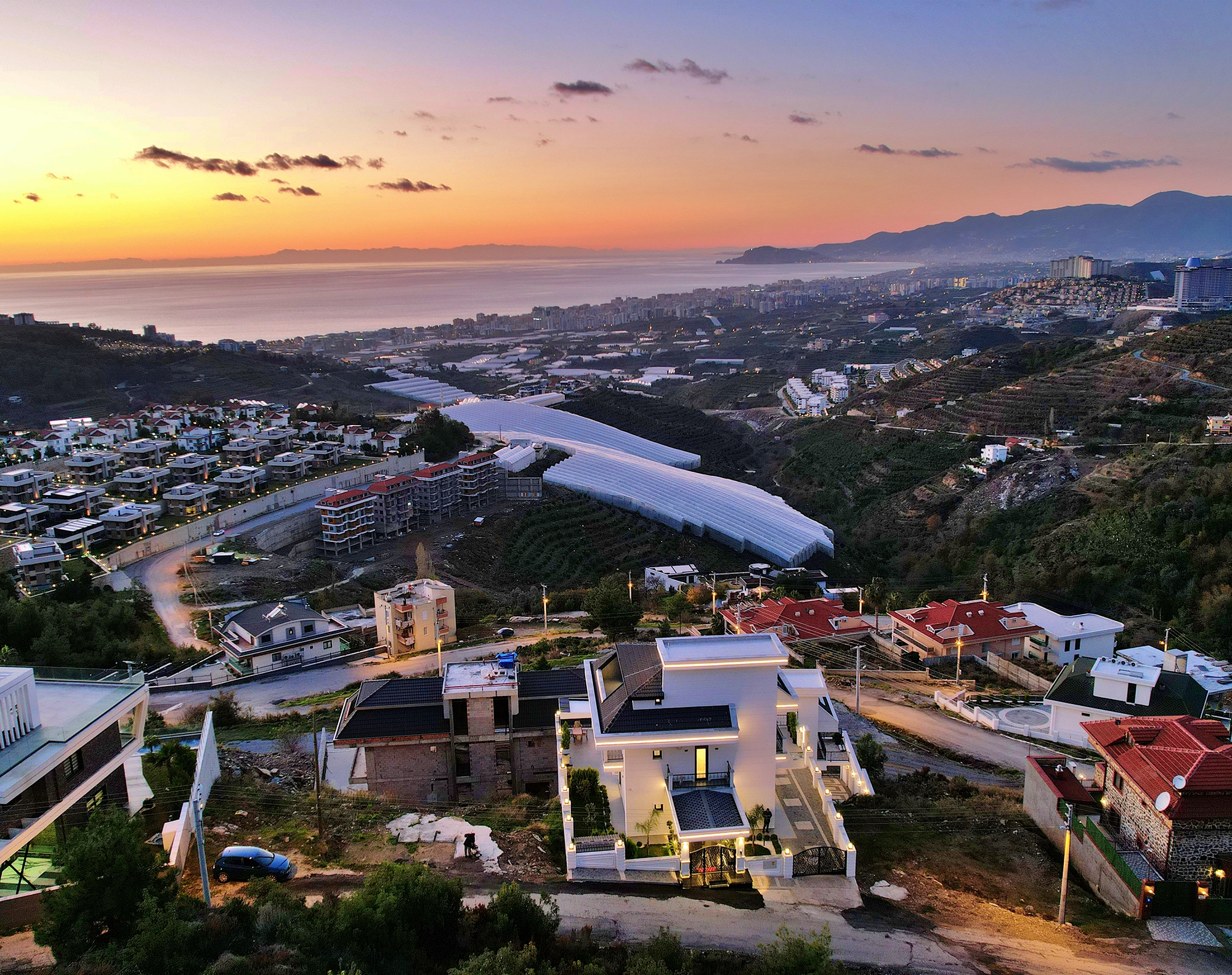 Luxuriöse 4+1 Villa mit atemberaubendem Blick in Kargicak, Alanya