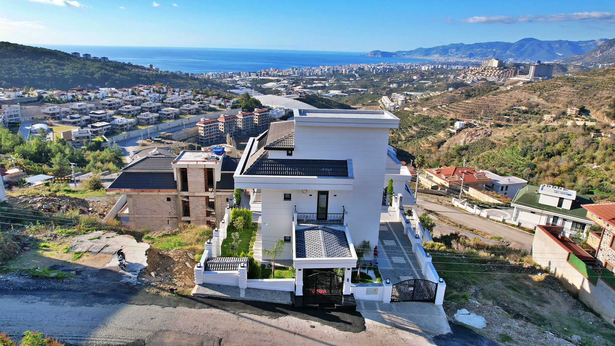 Luxuriöse 4+1 Villa mit atemberaubendem Blick in Kargicak, Alanya