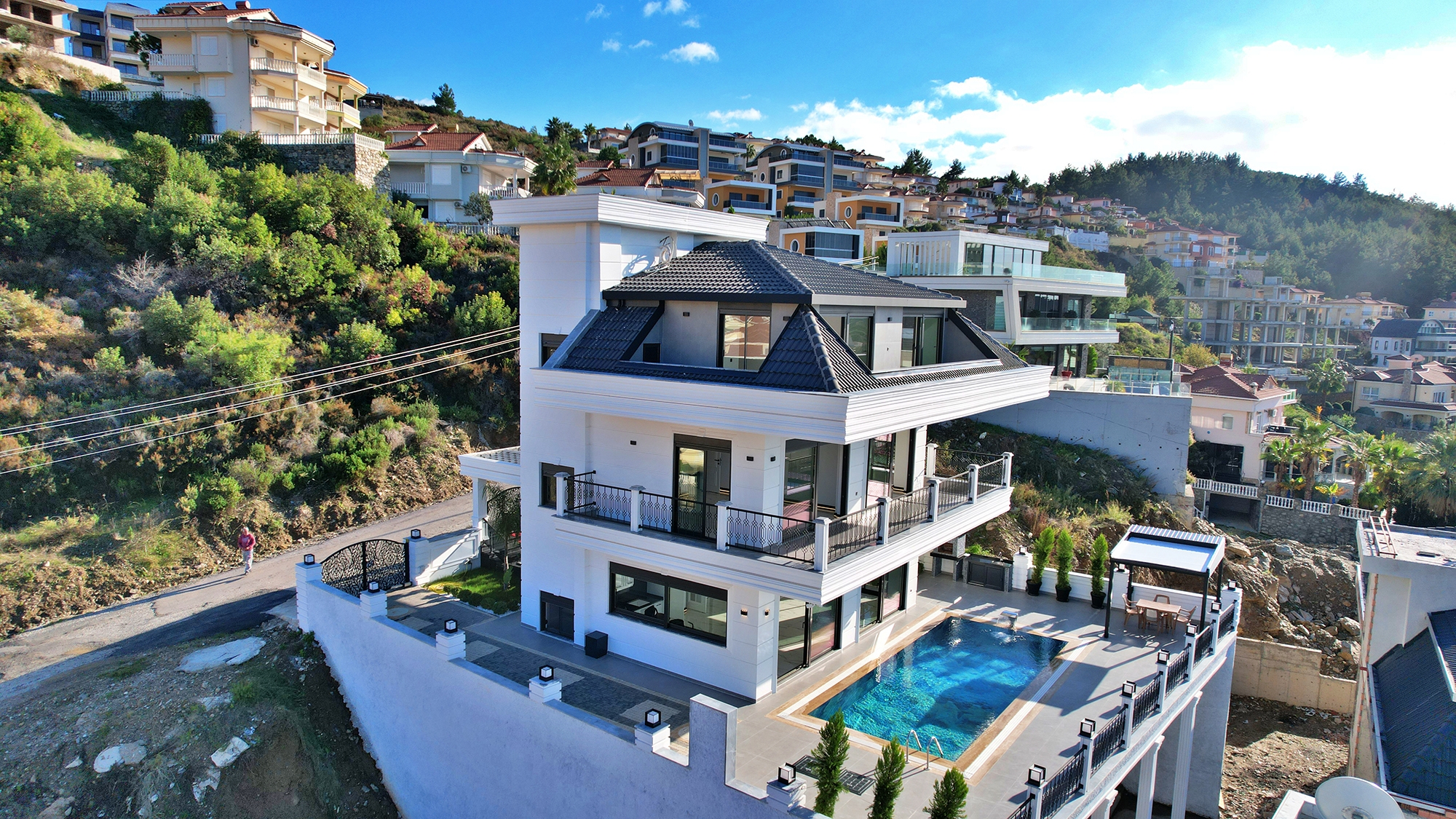 Luxuriöse 4+1 Villa mit atemberaubendem Blick in Kargicak, Alanya