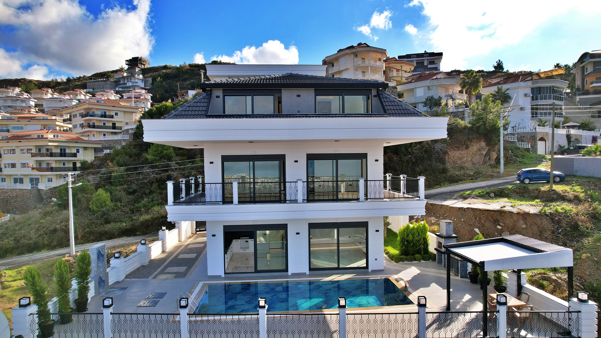Luxuriöse 4+1 Villa mit atemberaubendem Blick in Kargicak, Alanya