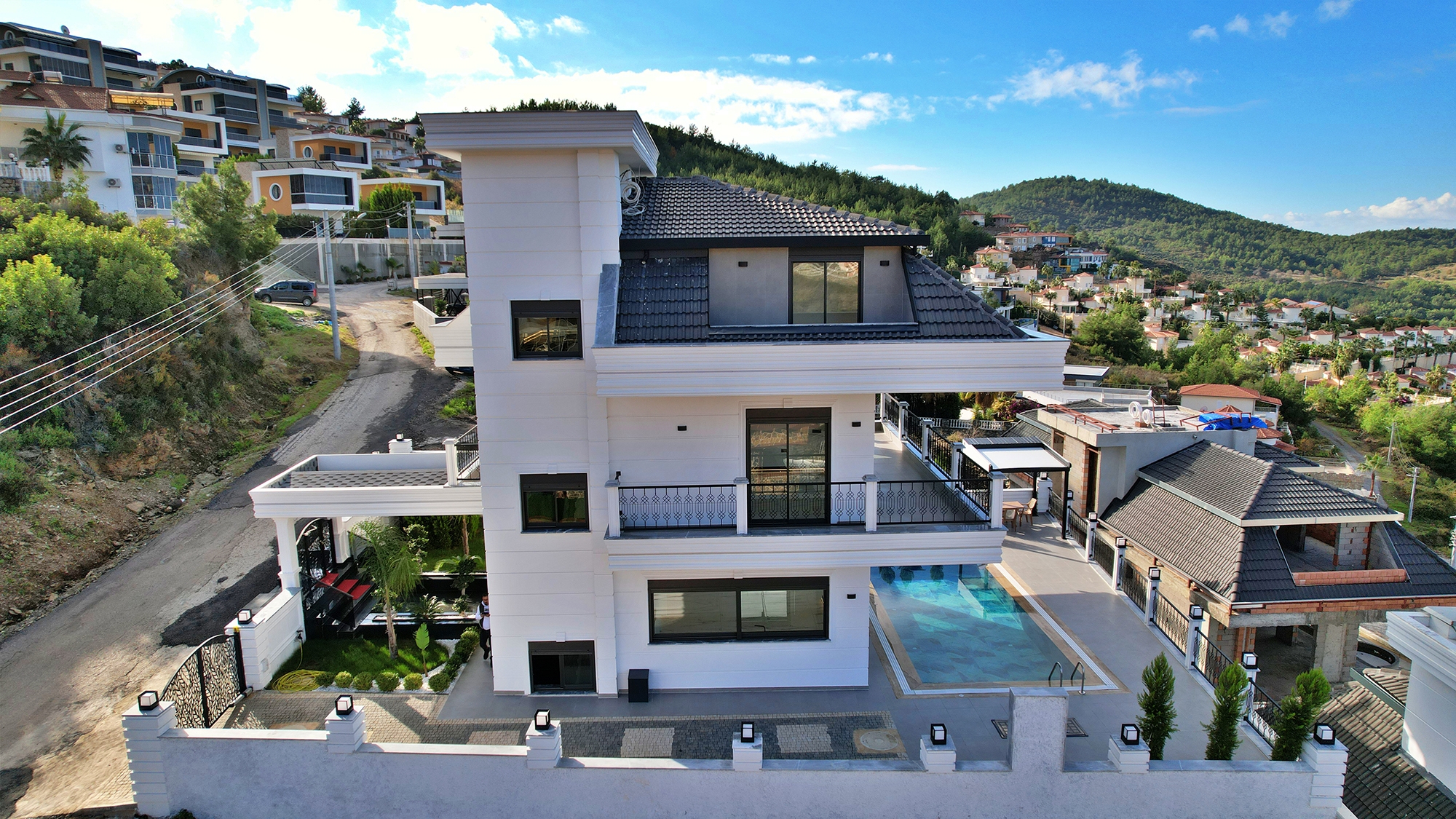 Luxuriöse 4+1 Villa mit atemberaubendem Blick in Kargicak, Alanya
