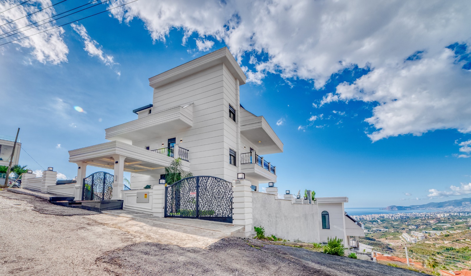 Luxuriöse 4+1 Villa mit atemberaubendem Blick in Kargicak, Alanya