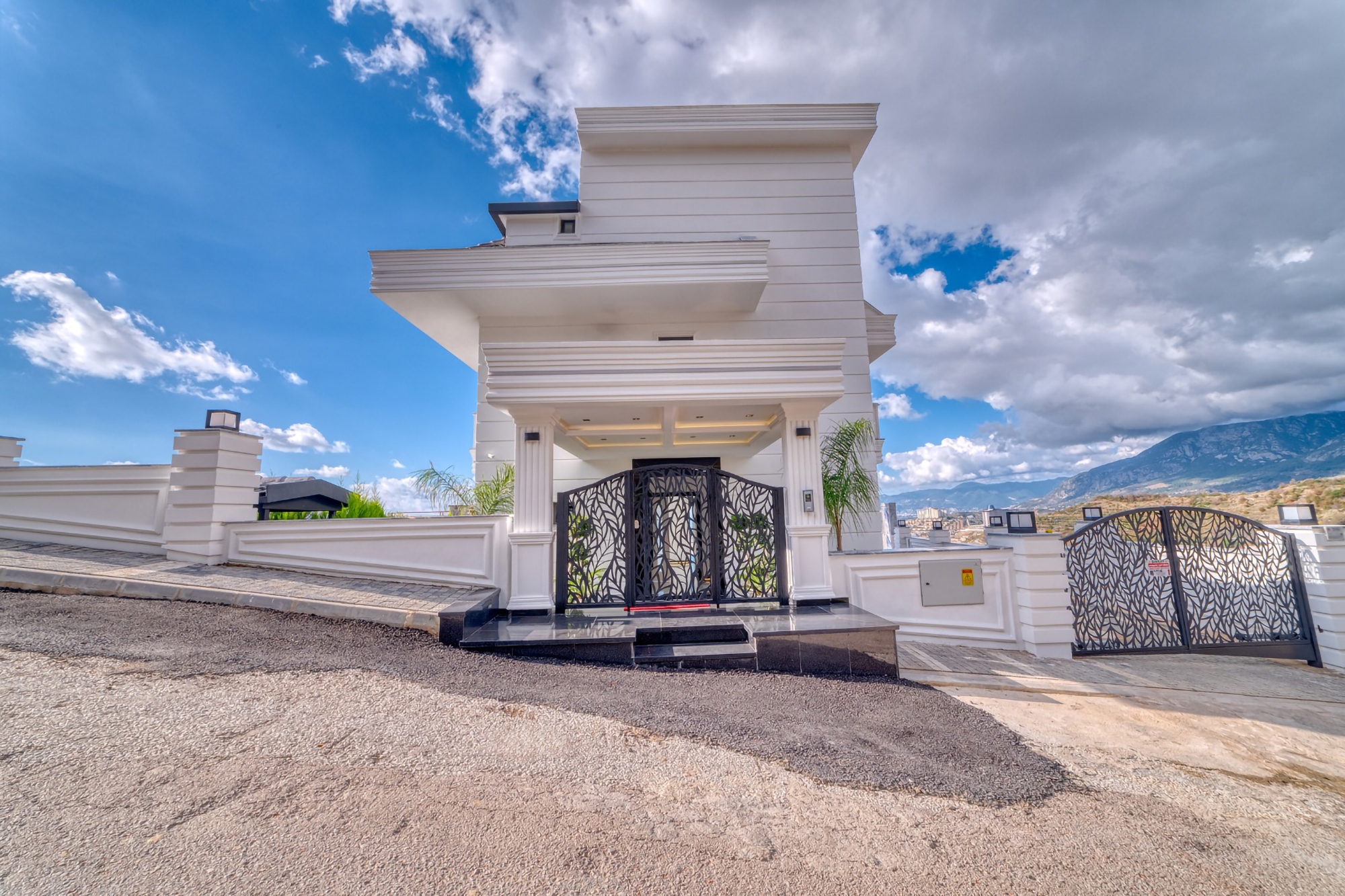Luxuriöse 4+1 Villa mit atemberaubendem Blick in Kargicak, Alanya