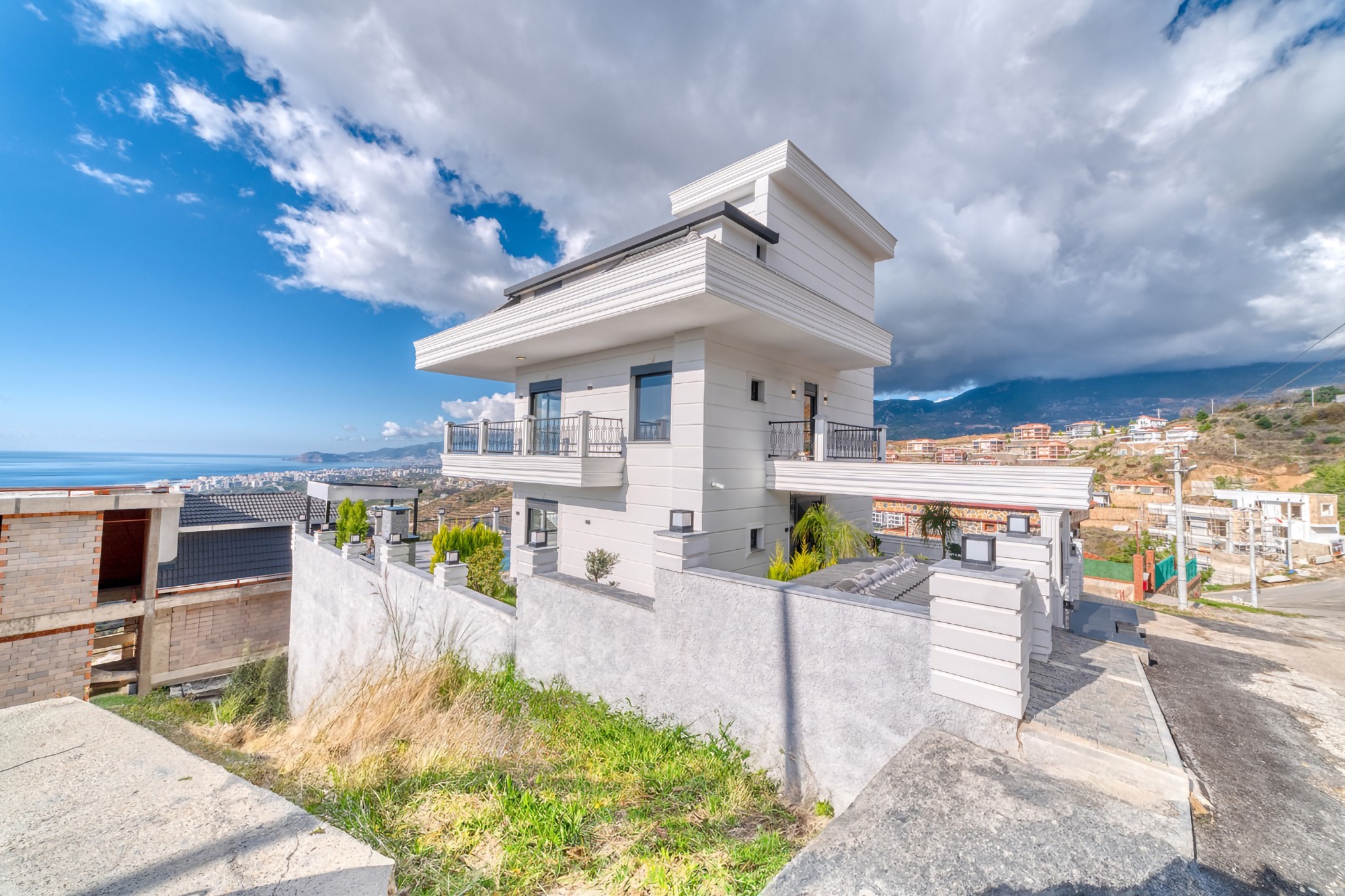 Luxuriöse 4+1 Villa mit atemberaubendem Blick in Kargicak, Alanya