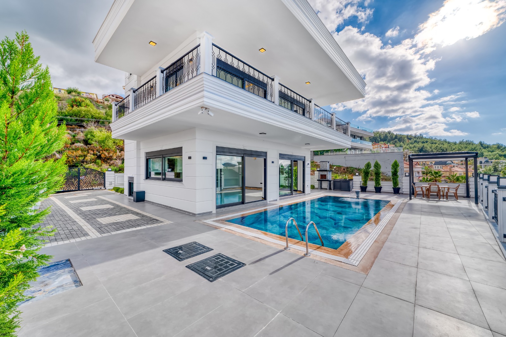 Luxuriöse 4+1 Villa mit atemberaubendem Blick in Kargicak, Alanya