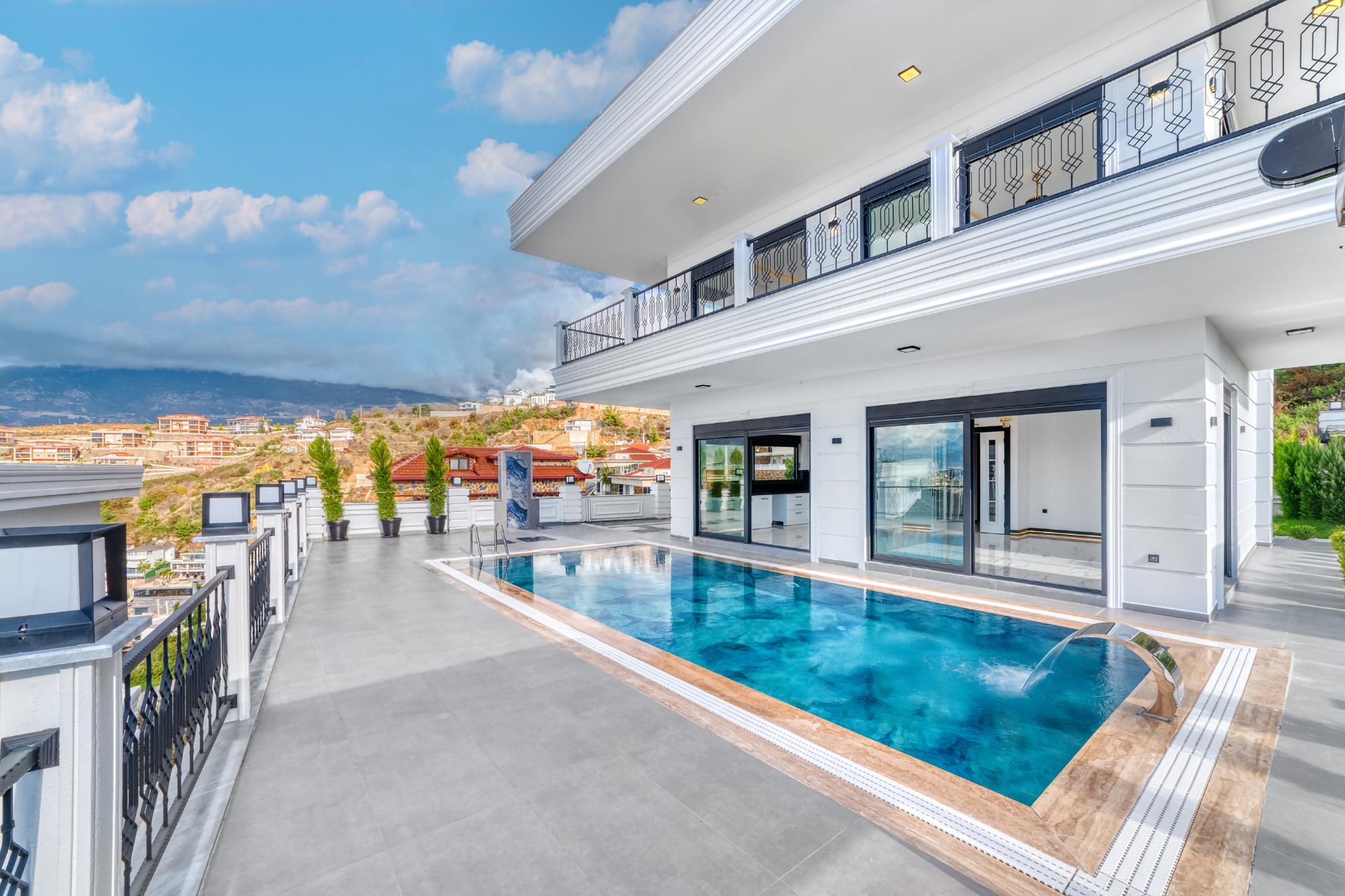 Luxuriöse 4+1 Villa mit atemberaubendem Blick in Kargicak, Alanya