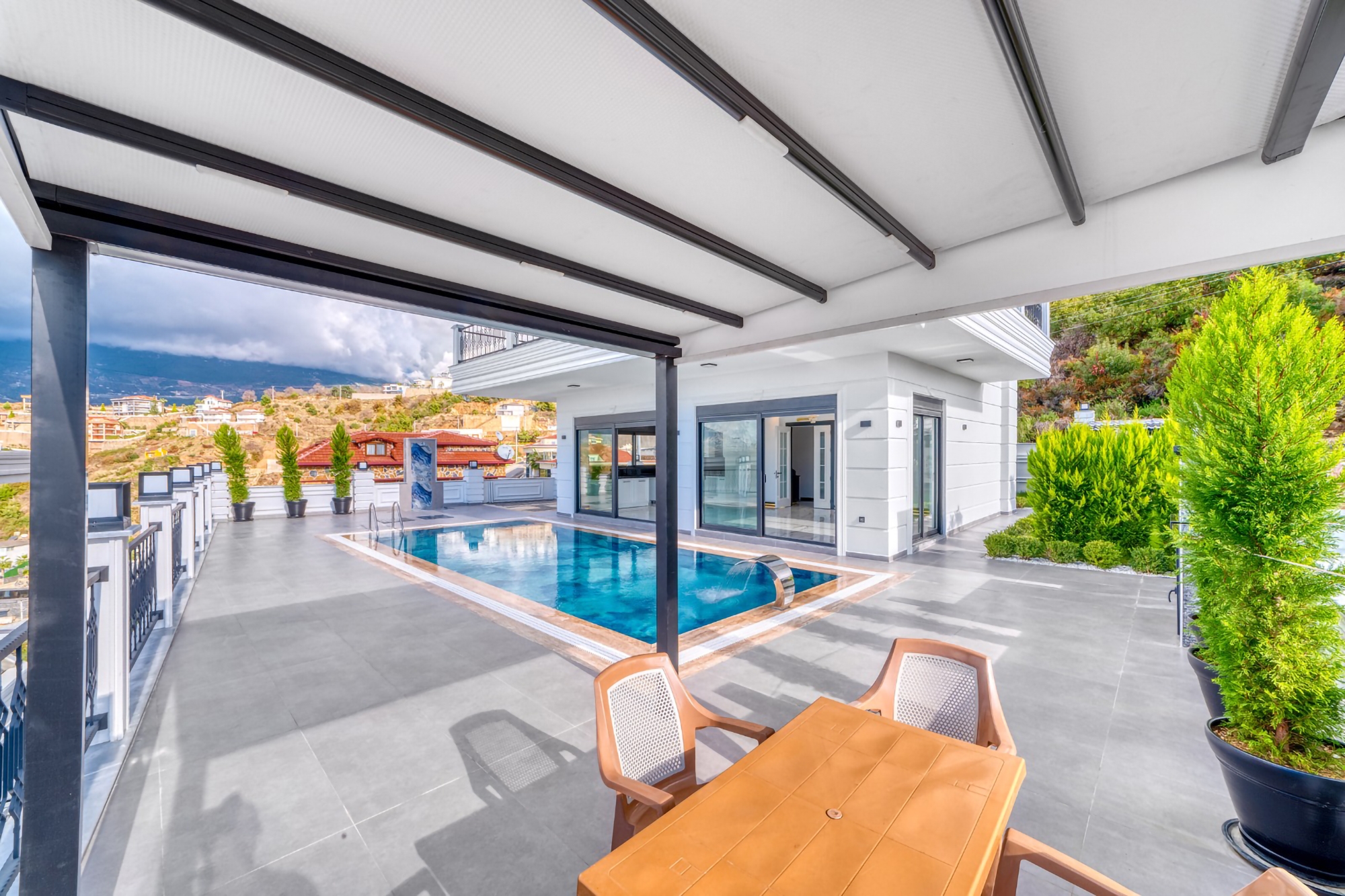 Luxuriöse 4+1 Villa mit atemberaubendem Blick in Kargicak, Alanya