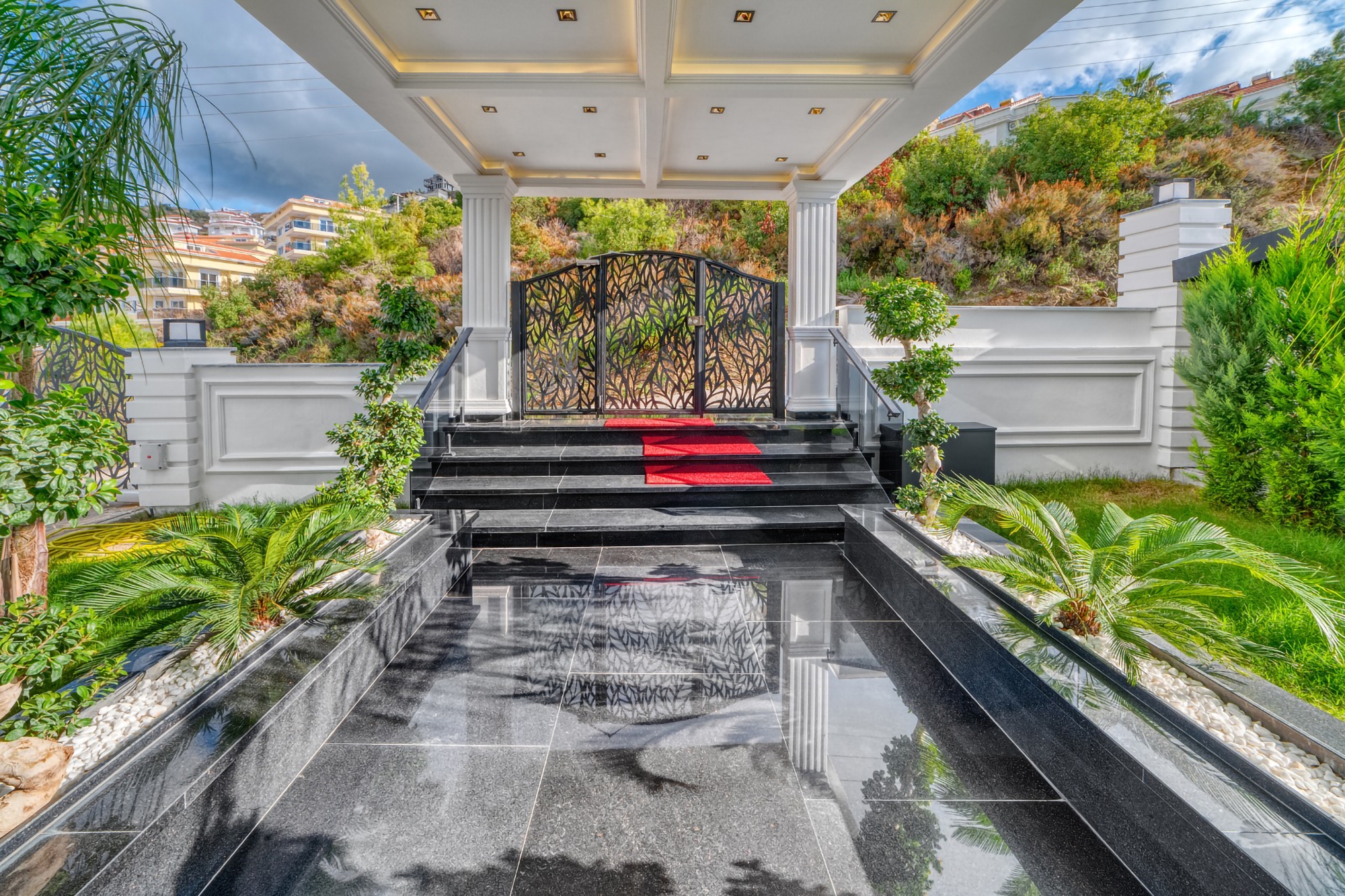 Luxuriöse 4+1 Villa mit atemberaubendem Blick in Kargicak, Alanya