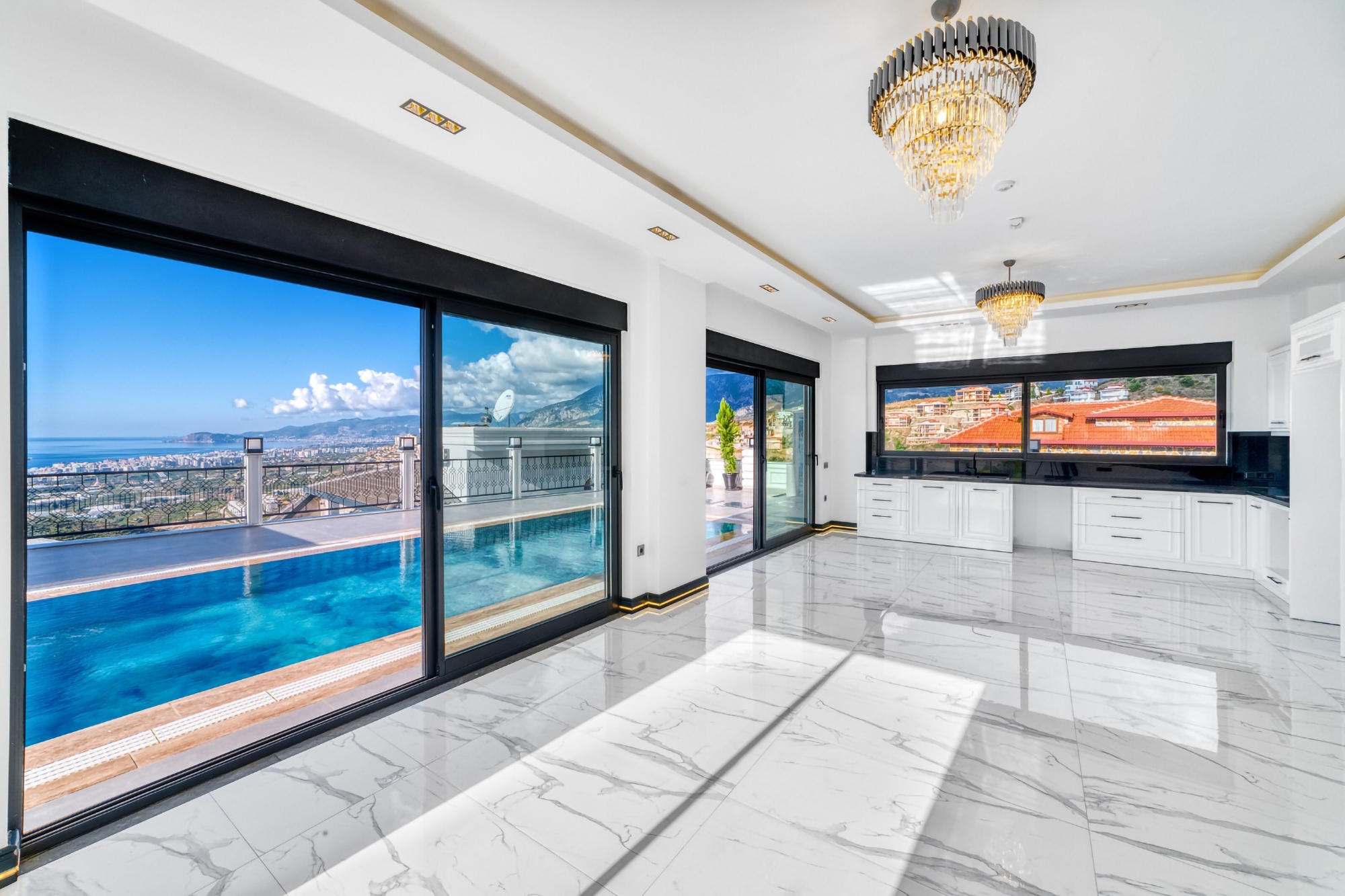 Luxuriöse 4+1 Villa mit atemberaubendem Blick in Kargicak, Alanya