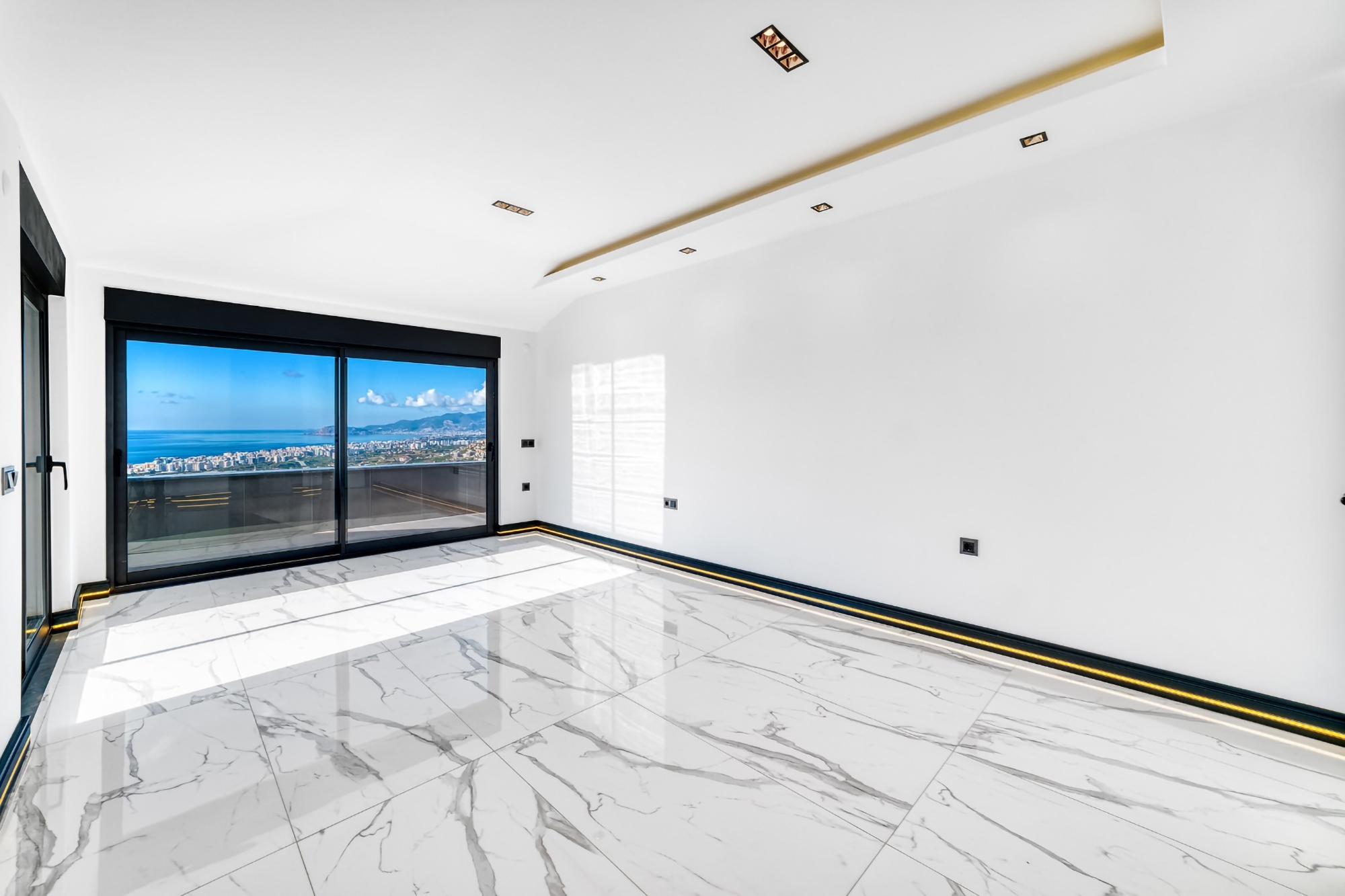 Luxuriöse 4+1 Villa mit atemberaubendem Blick in Kargicak, Alanya