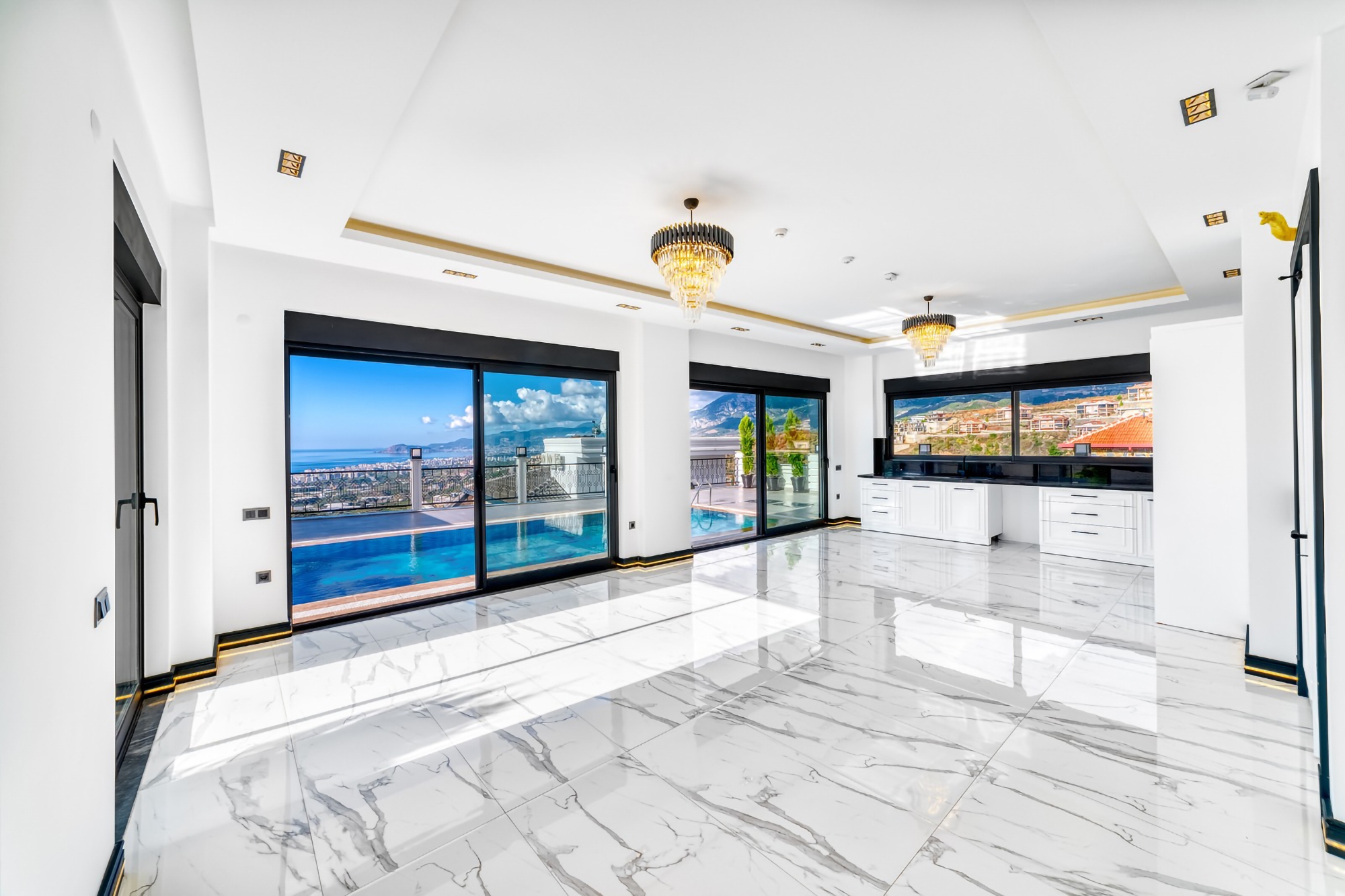 Luxuriöse 4+1 Villa mit atemberaubendem Blick in Kargicak, Alanya