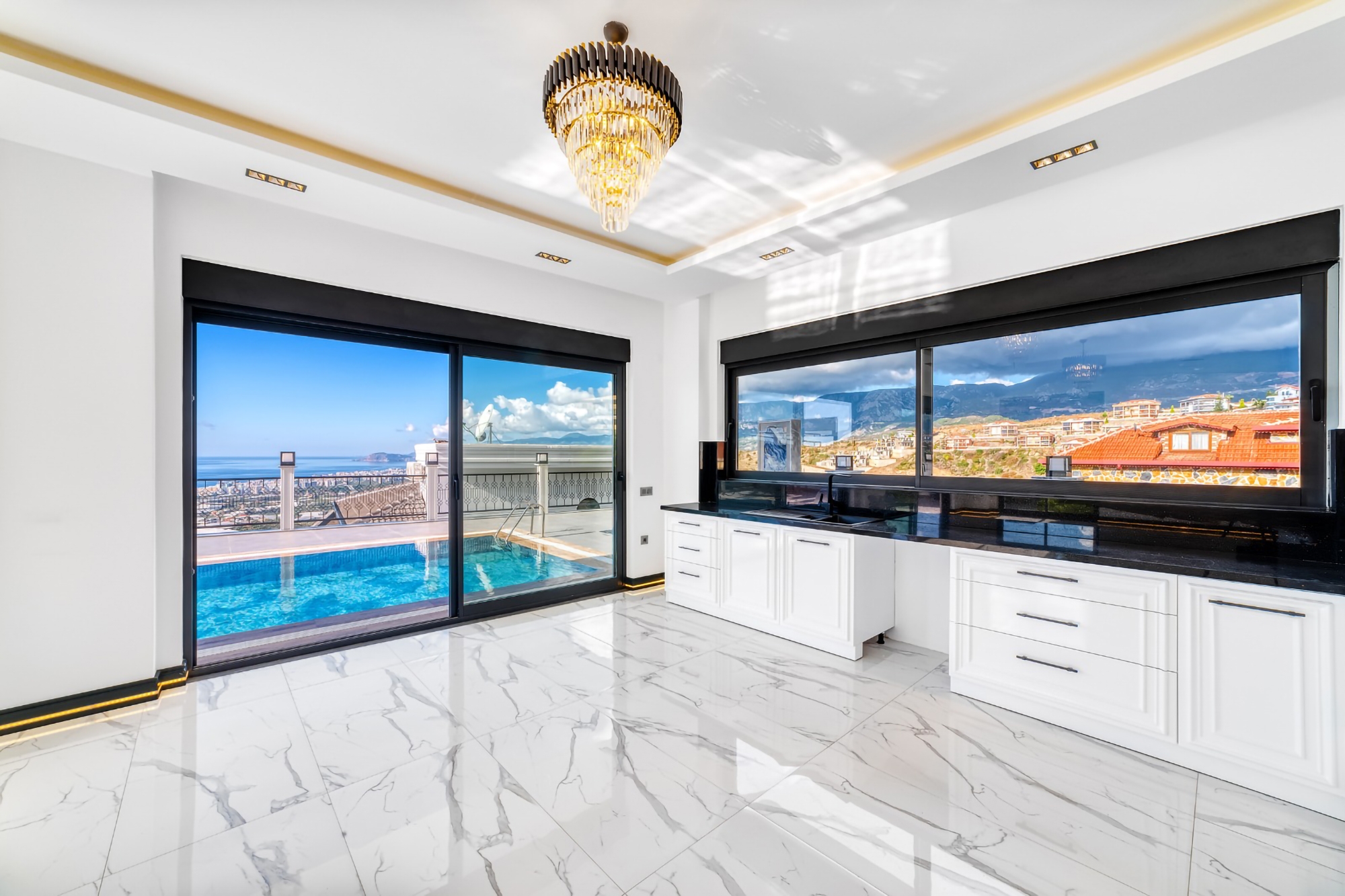 Luxuriöse 4+1 Villa mit atemberaubendem Blick in Kargicak, Alanya