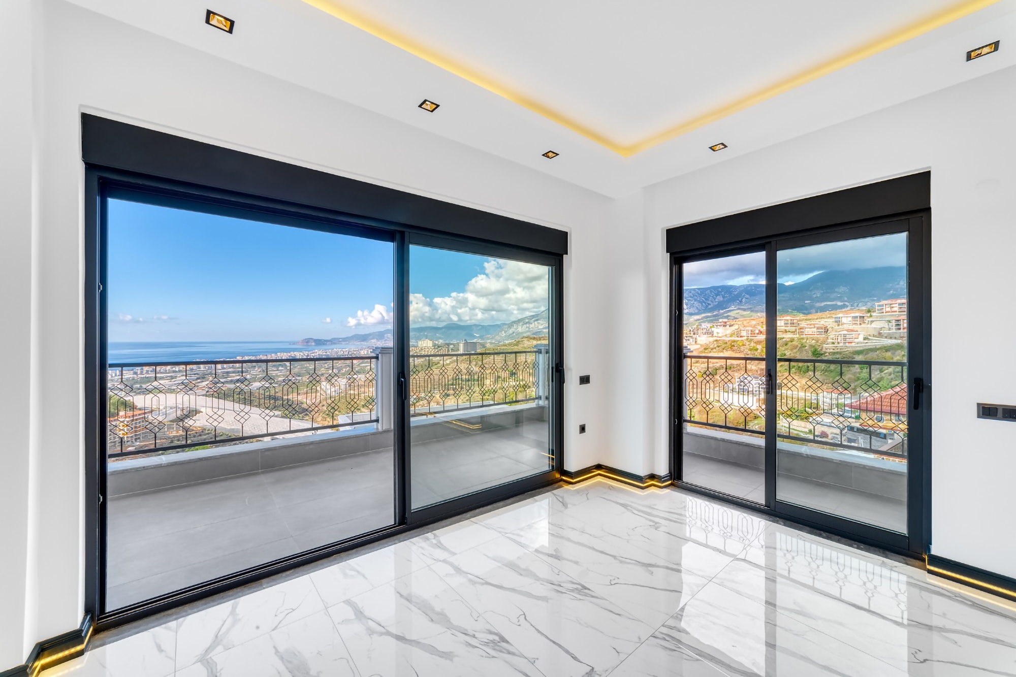 Luxuriöse 4+1 Villa mit atemberaubendem Blick in Kargicak, Alanya